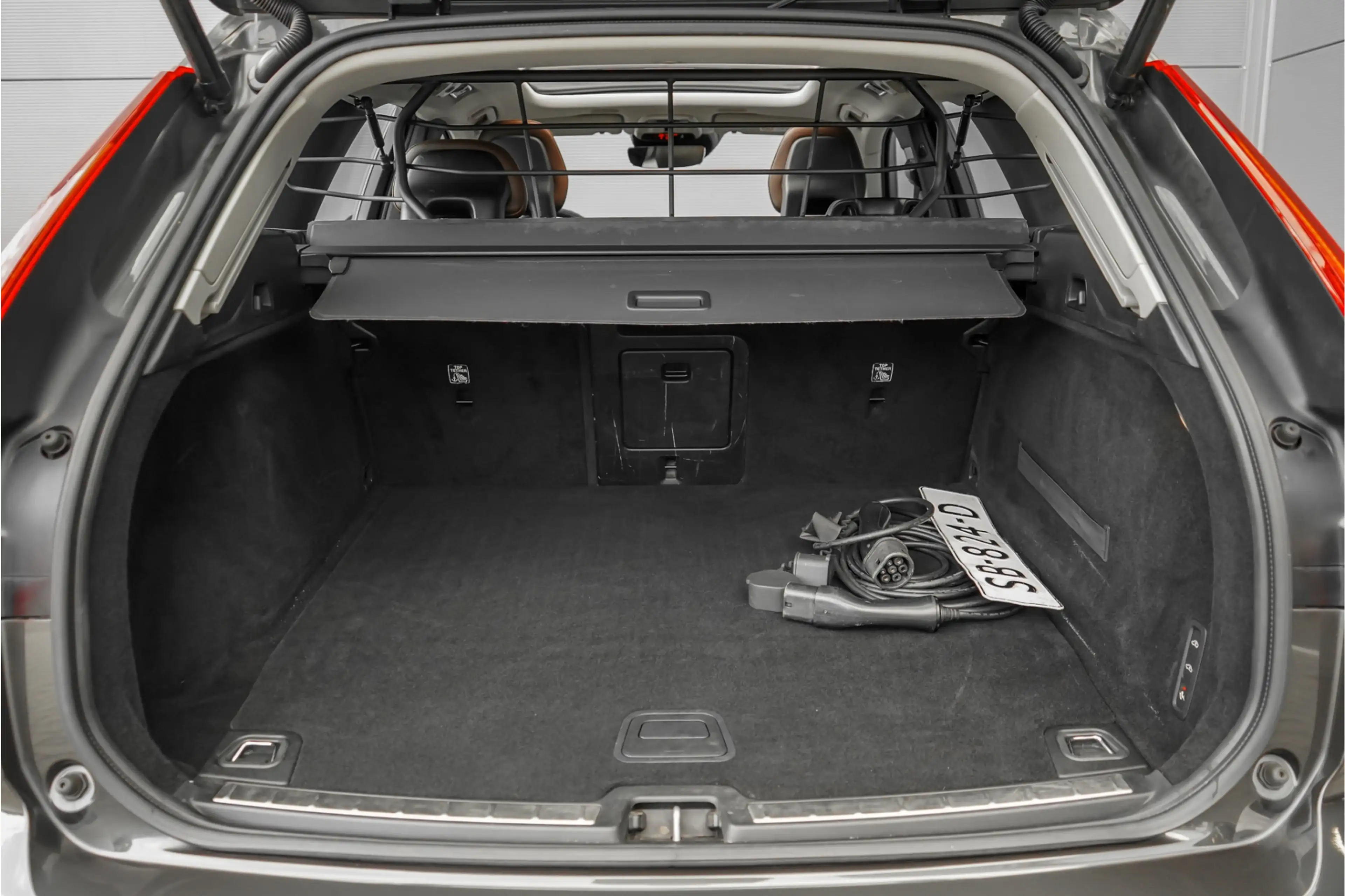 Volvo XC60 2.0 T8 Twin Engine AWD Inscription Pano CarPlay Ca — photo 7