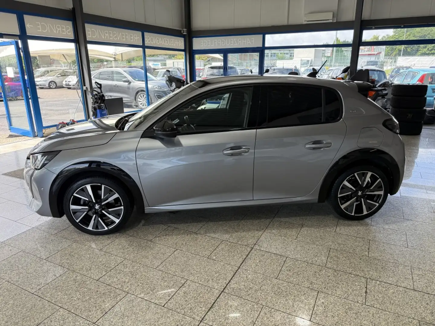 Peugeot 208 1.2 PureTech GT AT PANO NAVI KEYLESS LED UVM Silber - 2