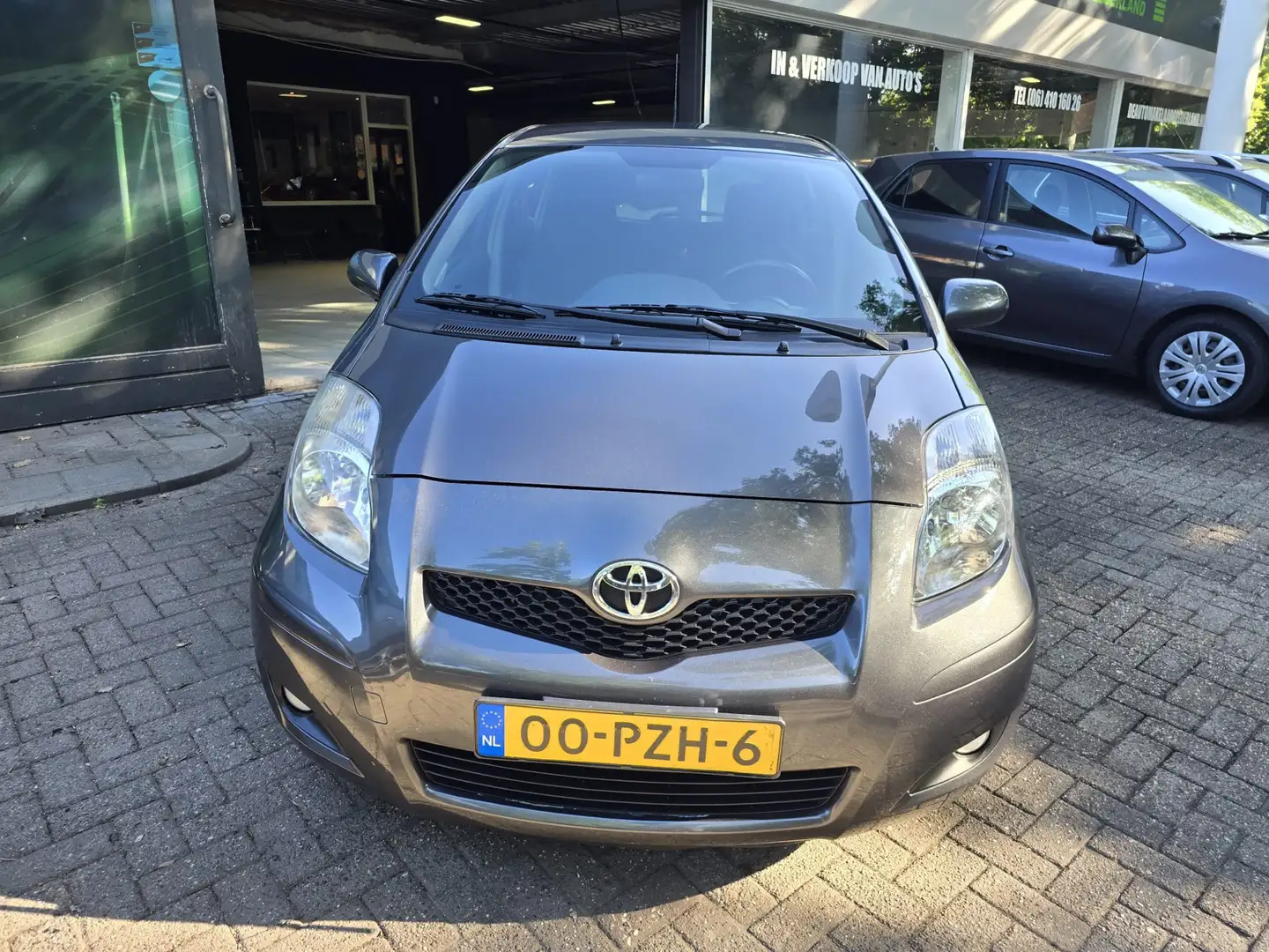 Toyota Yaris 1.3 VVTi Aspiration | 2E EIGENAAR | 12MND GARANTIE Grijs - 2
