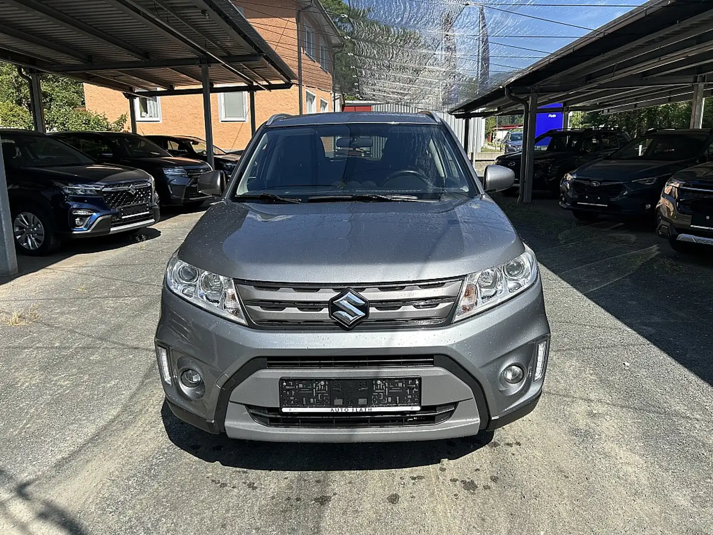 Suzuki Vitara 1,6 DDiS 4WD GL Shine Grau - 2