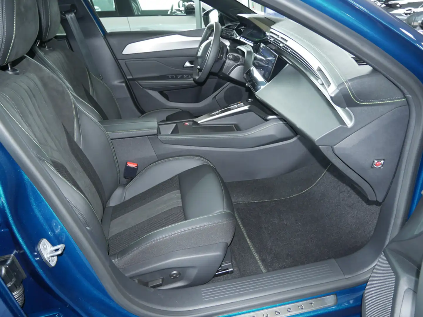 Peugeot 408 GT Plug-in Hybrid 225 e-EAT8 PDC NAVI ACC Blau - 2