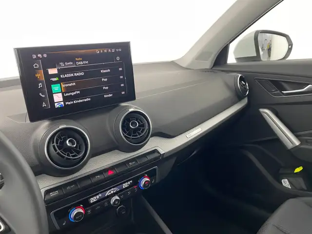 Audi Q2 view 9