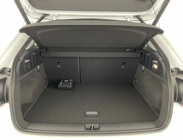 Audi Q2 view 7