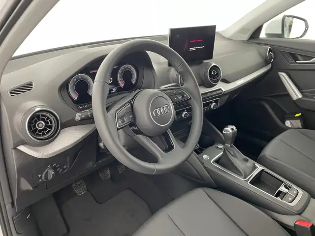 Audi Q2 view 8
