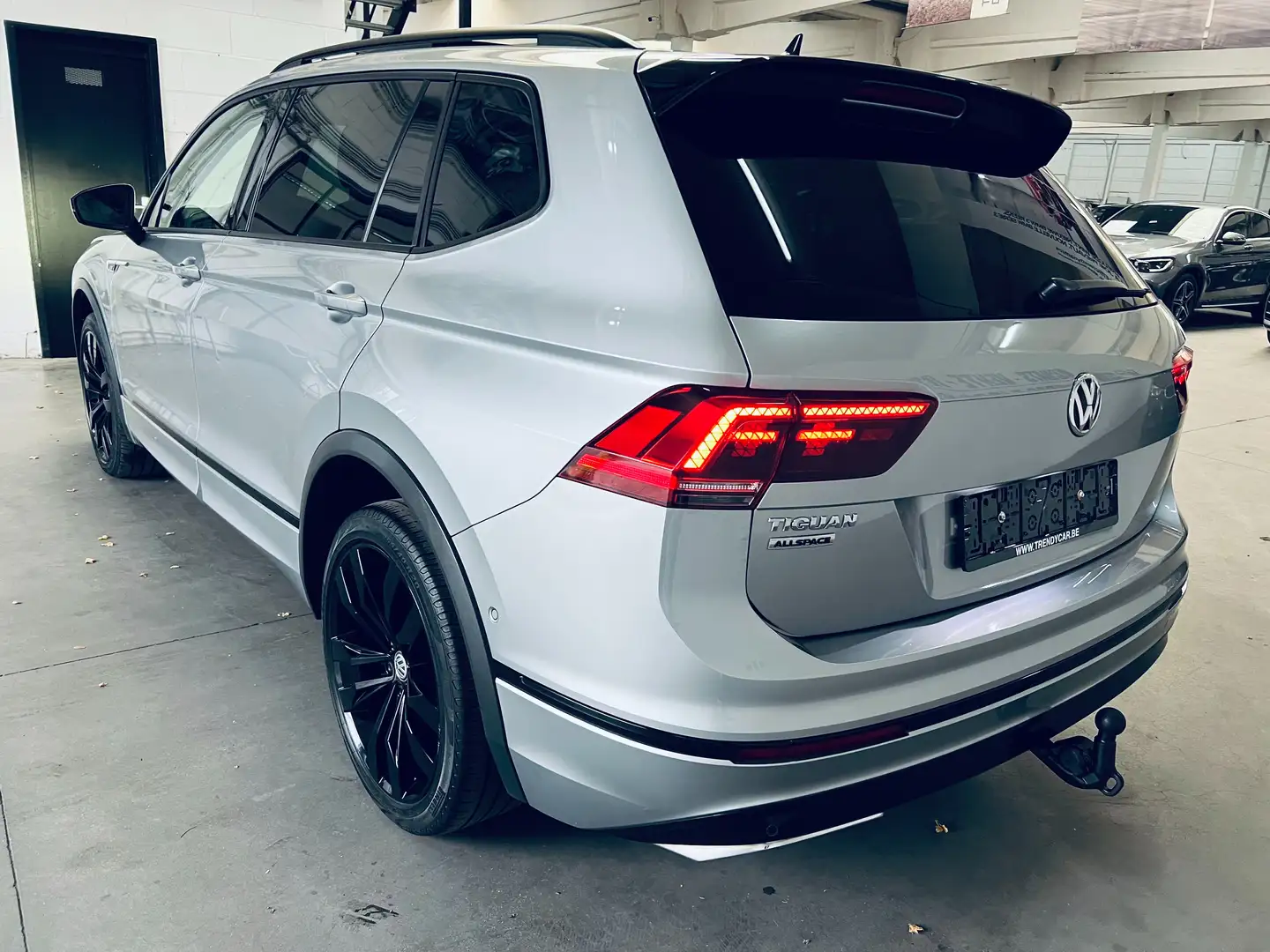Volkswagen Tiguan Allspace 1.5 TSI Platinum DSG+7PL+GPS+PANO+LED+GARANTIE Grijs - 2