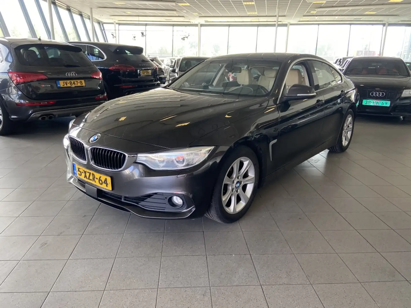 BMW 420 4-serie Gran Coupé 420i High Executive Bruin - 1