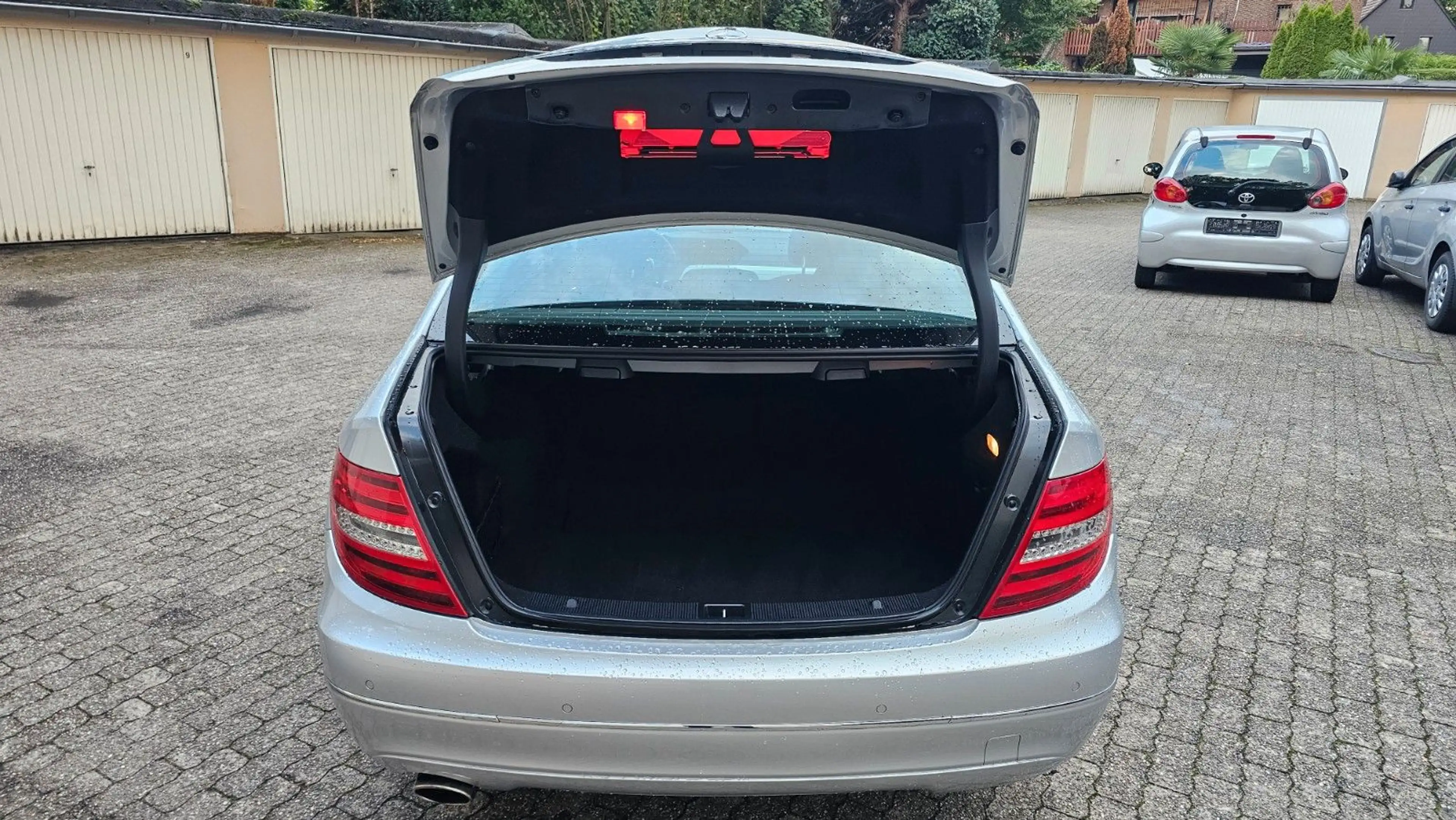 Mercedes-Benz C 250 C Limousine C 250 CGI BlueEfficiency — photo 9
