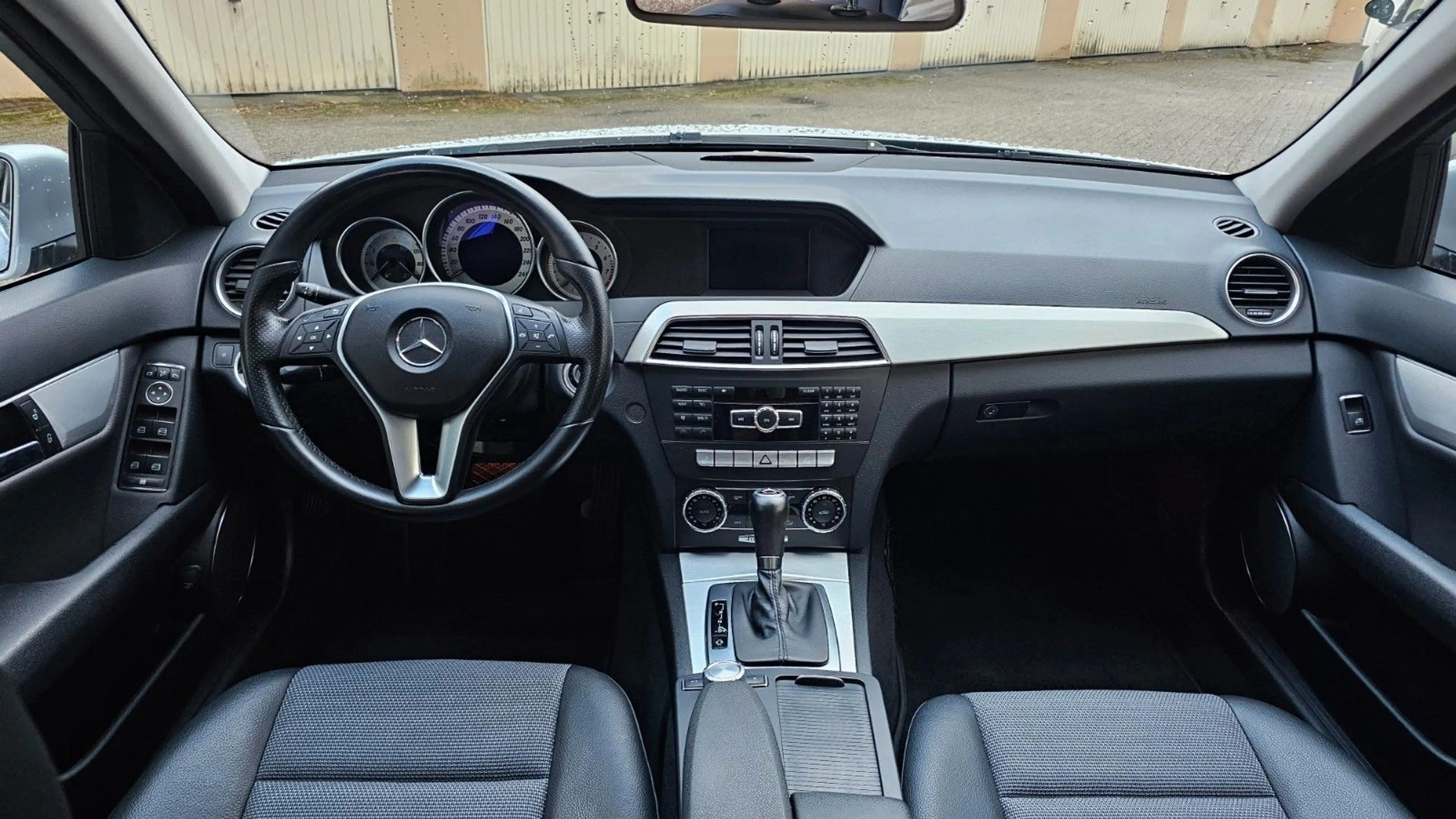 Mercedes-Benz C 250 C Limousine C 250 CGI BlueEfficiency — photo 10