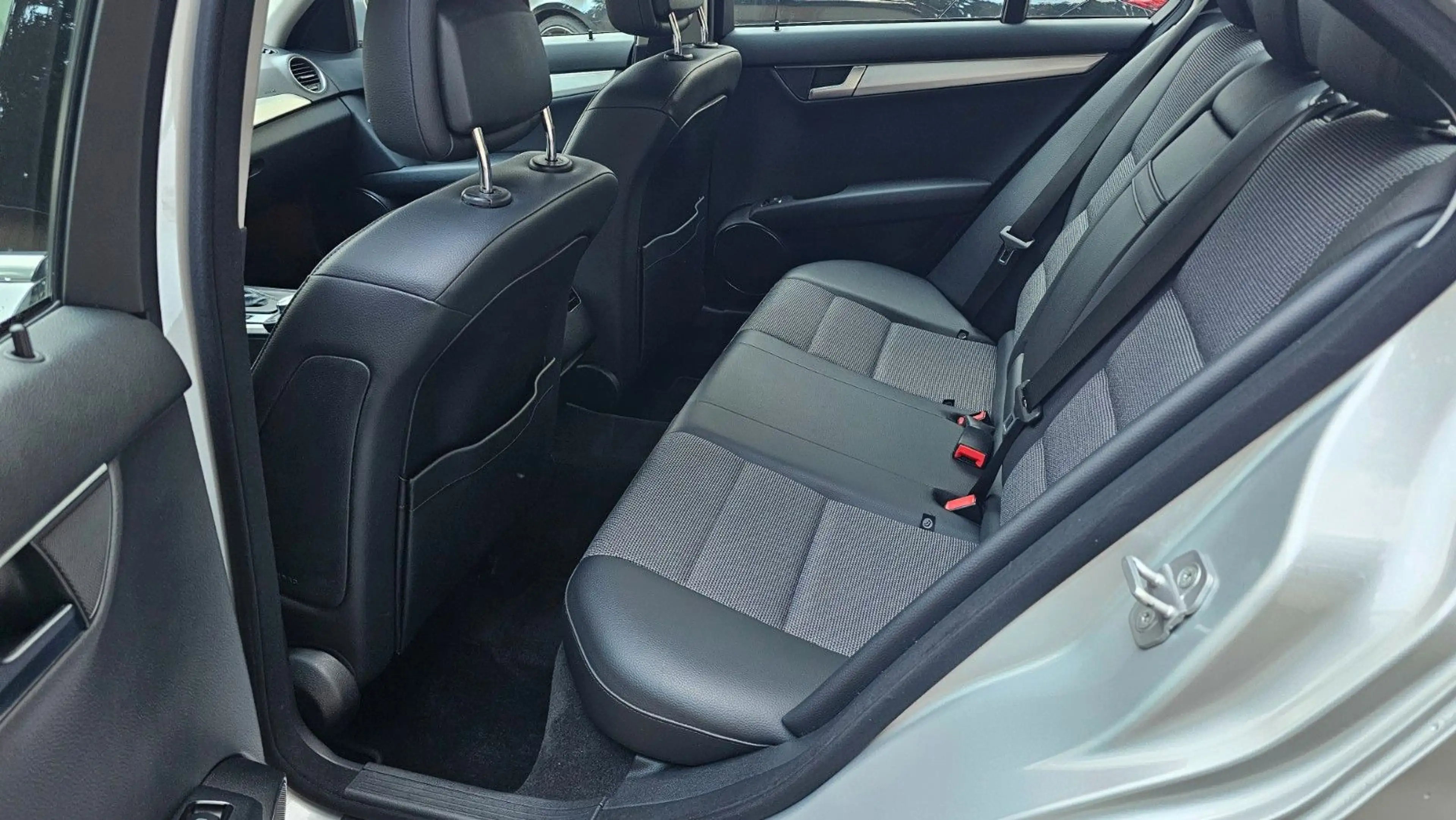 Mercedes-Benz C 250 C Limousine C 250 CGI BlueEfficiency — photo 11