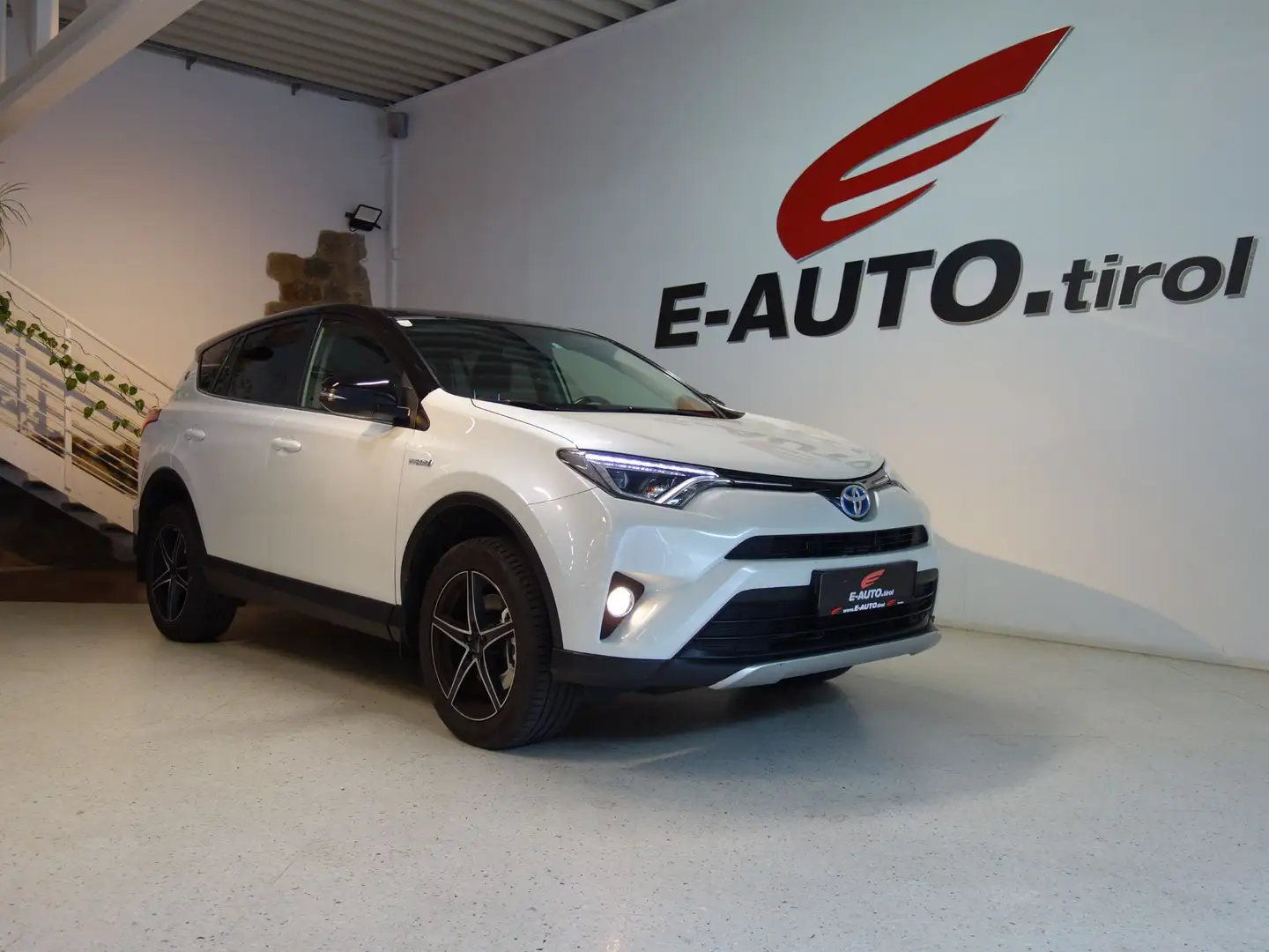 Toyota RAV 4 2,5 Hybrid 4WD Aut. *SERVICE-GEPFLEGT *SCHÖNER ZU Weiß - 1