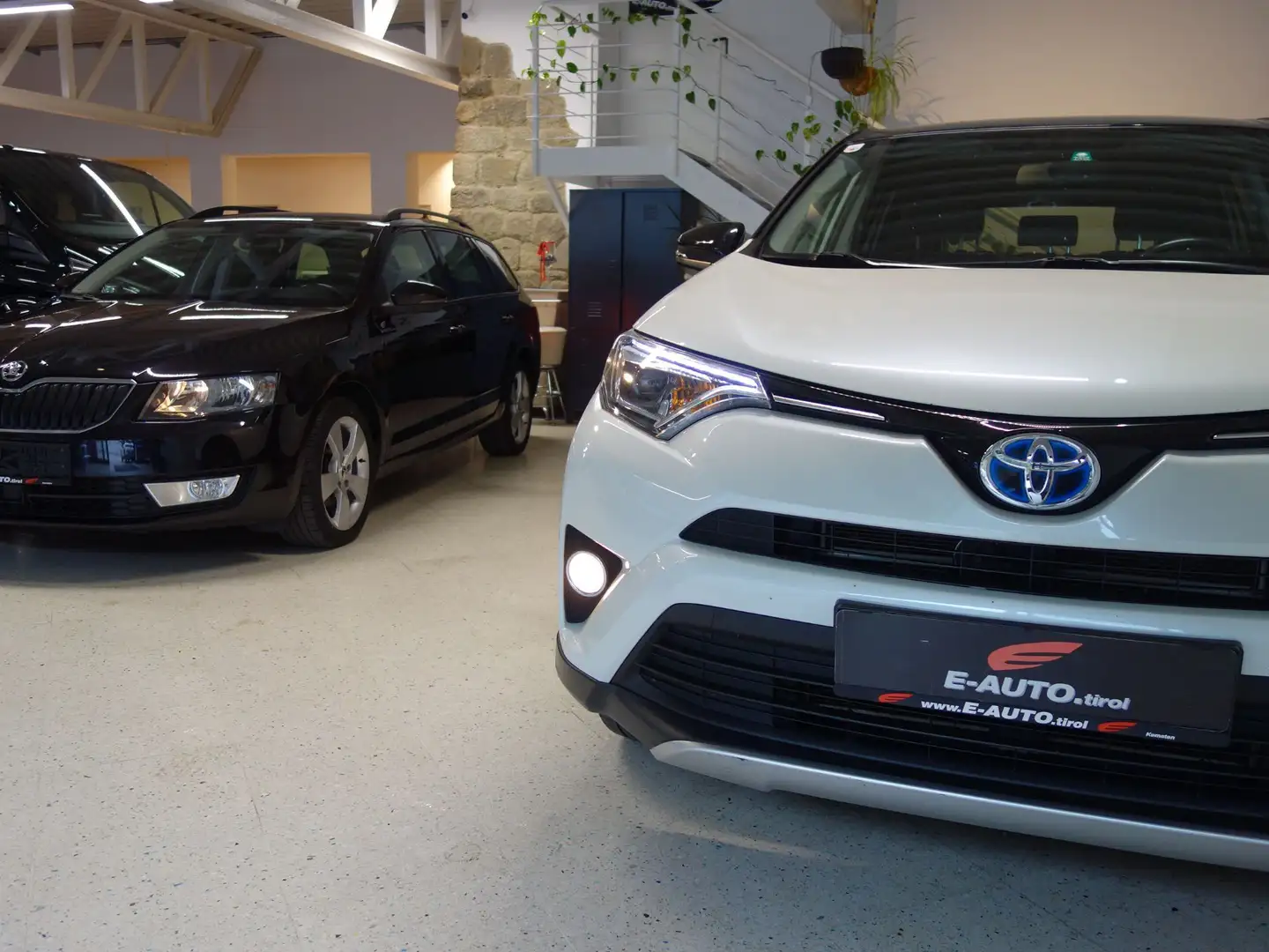 Toyota RAV 4 2,5 Hybrid 4WD Aut. *SERVICE-GEPFLEGT *SCHÖNER ZU Weiß - 2