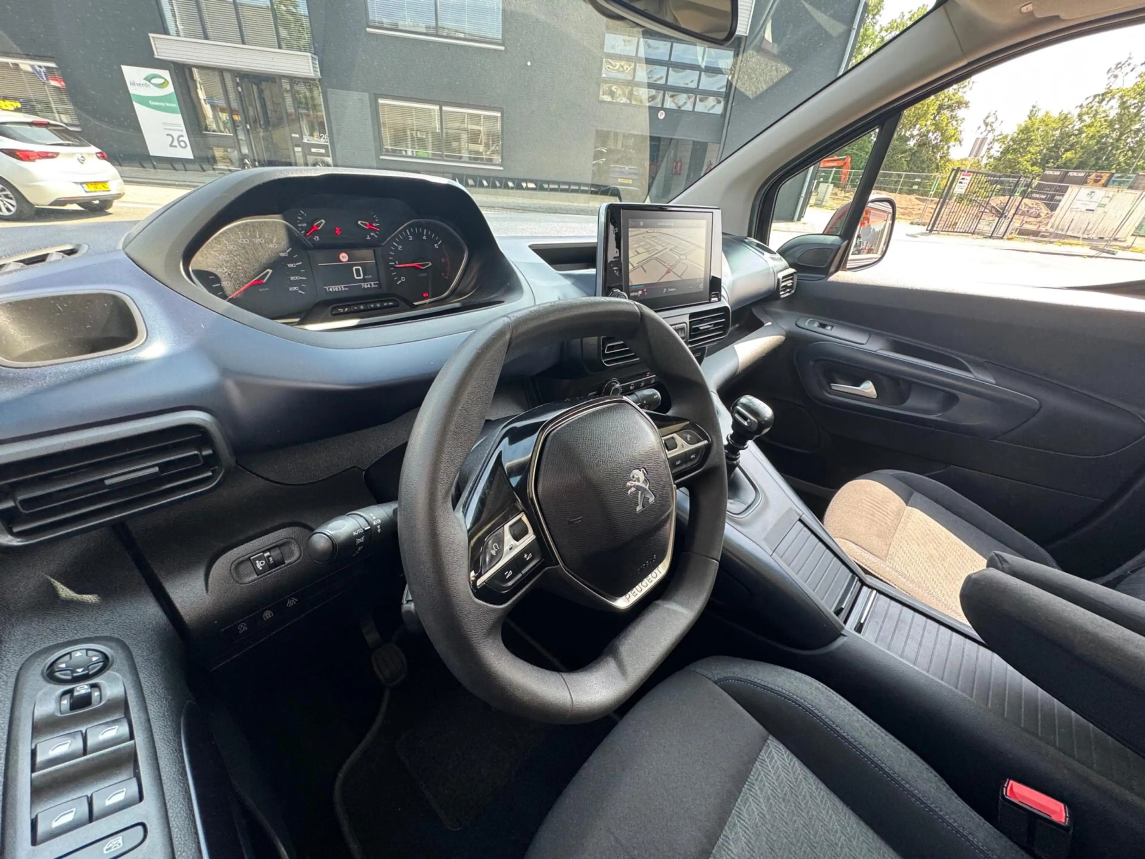 Peugeot Rifter 1.2T Allure Panorama Navi CarPlay Camera 1e Eigena — photo 5