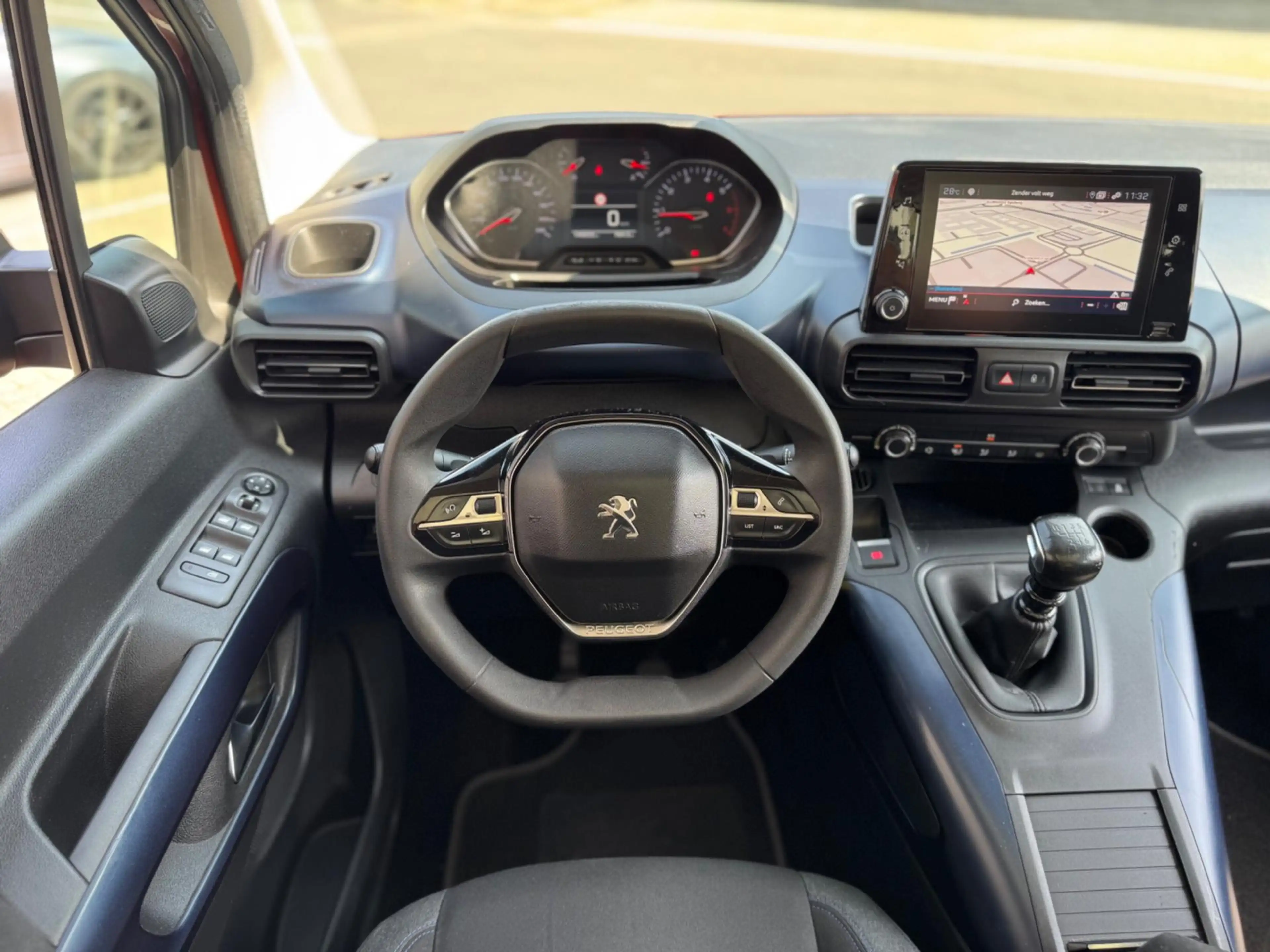Peugeot Rifter 1.2T Allure Panorama Navi CarPlay Camera 1e Eigena — photo 4
