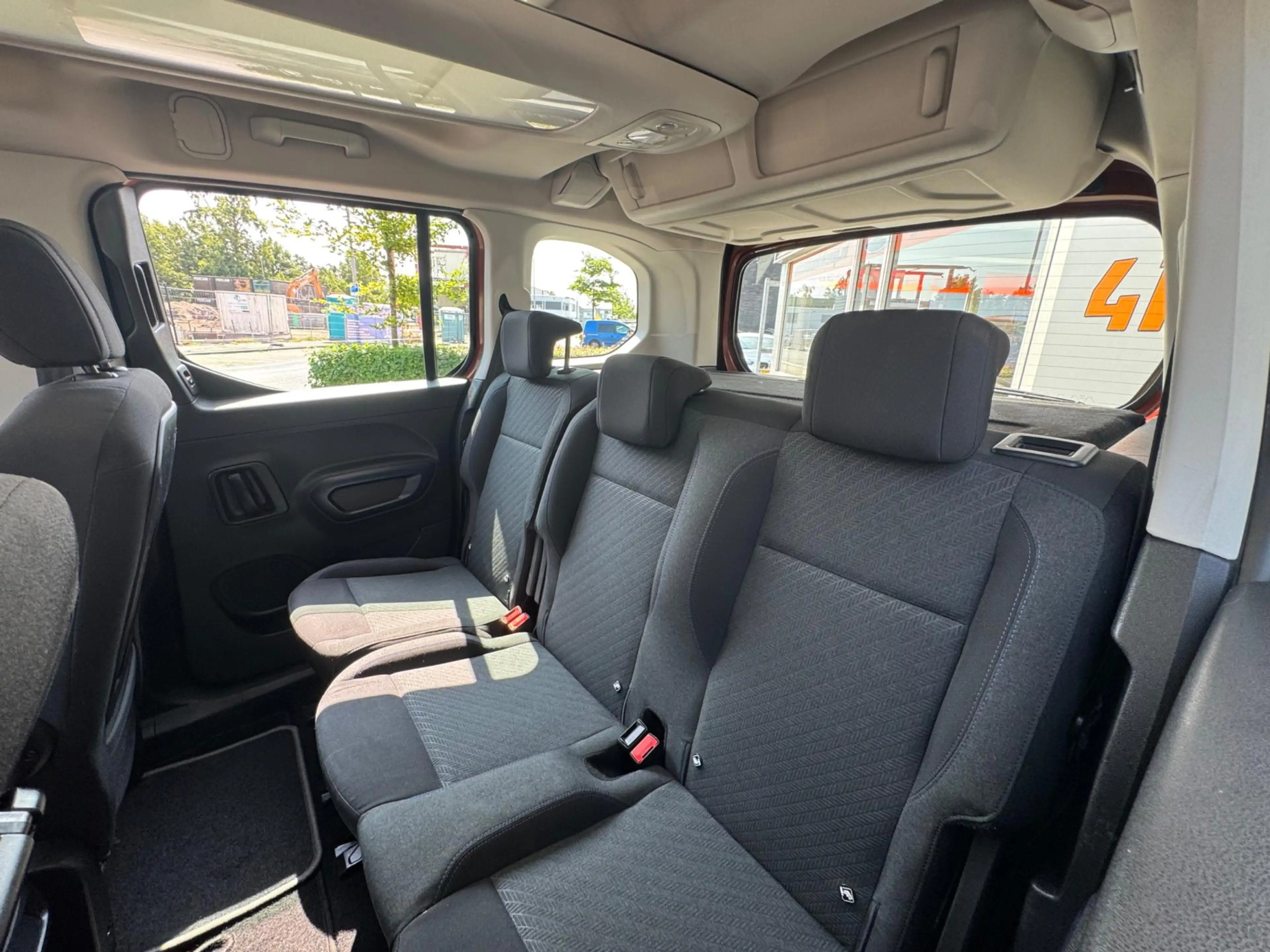 Peugeot Rifter 1.2T Allure Panorama Navi CarPlay Camera 1e Eigena — photo 9