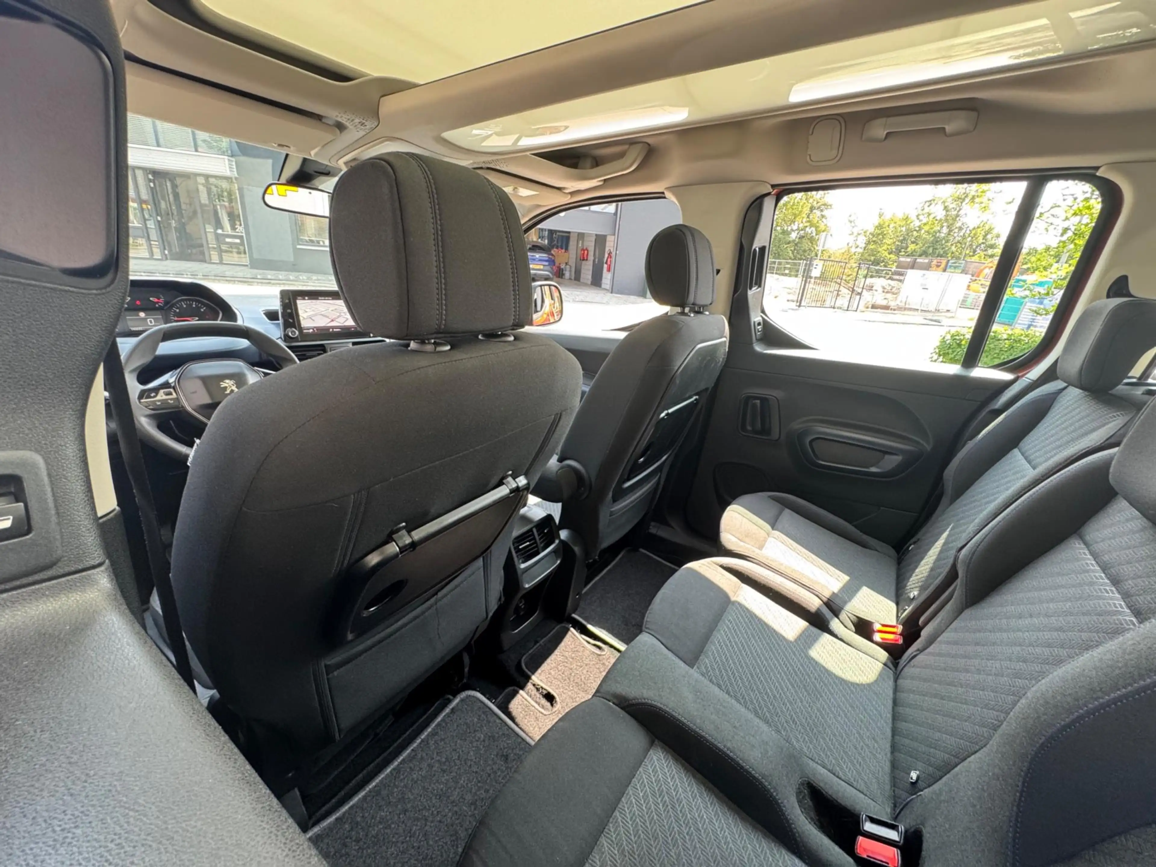 Peugeot Rifter 1.2T Allure Panorama Navi CarPlay Camera 1e Eigena — photo 8