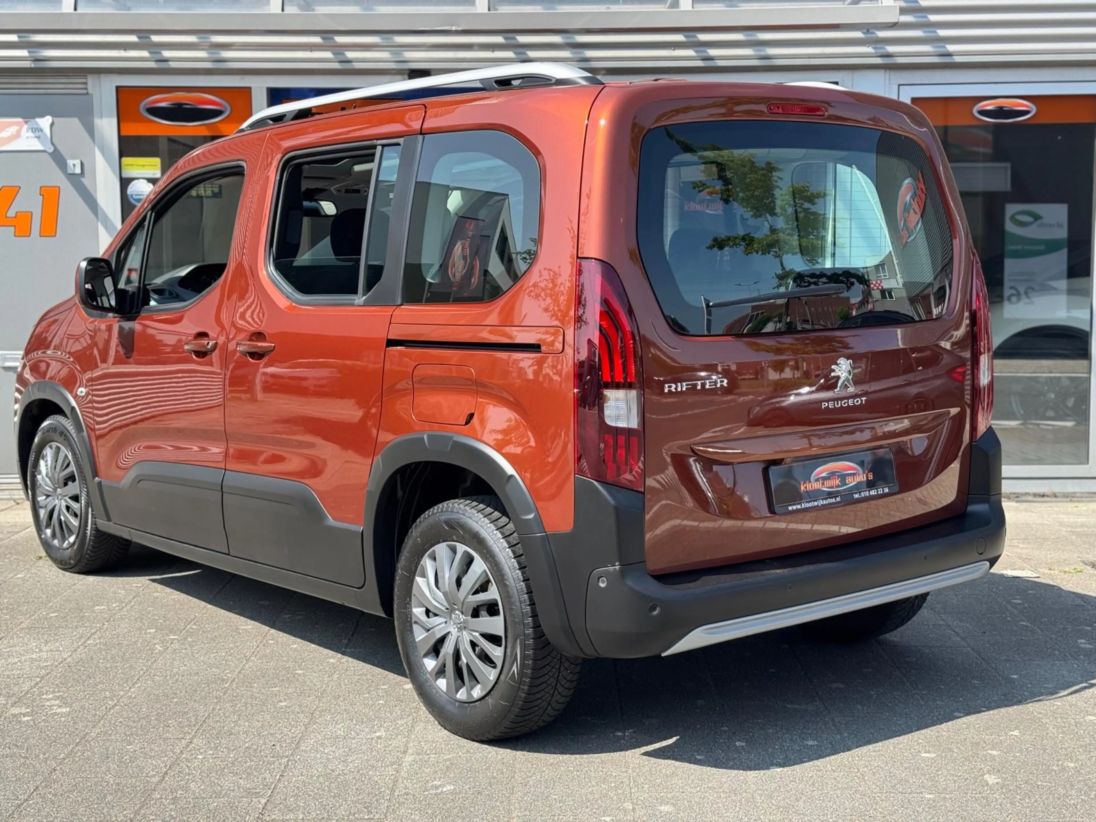 Peugeot Rifter 1.2T Allure Panorama Navi CarPlay Camera 1e Eigena — photo 15