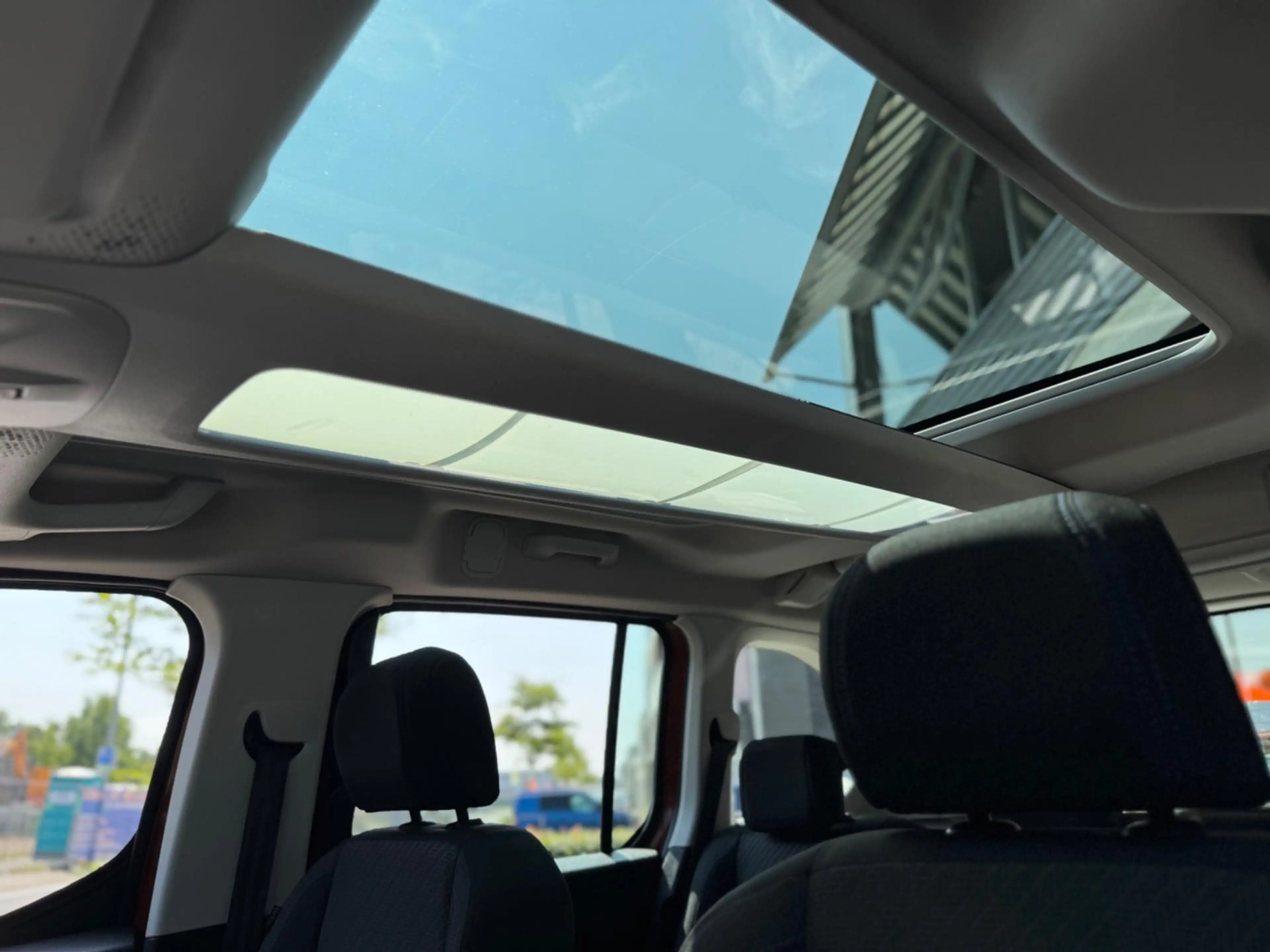 Peugeot Rifter 1.2T Allure Panorama Navi CarPlay Camera 1e Eigena — photo 6