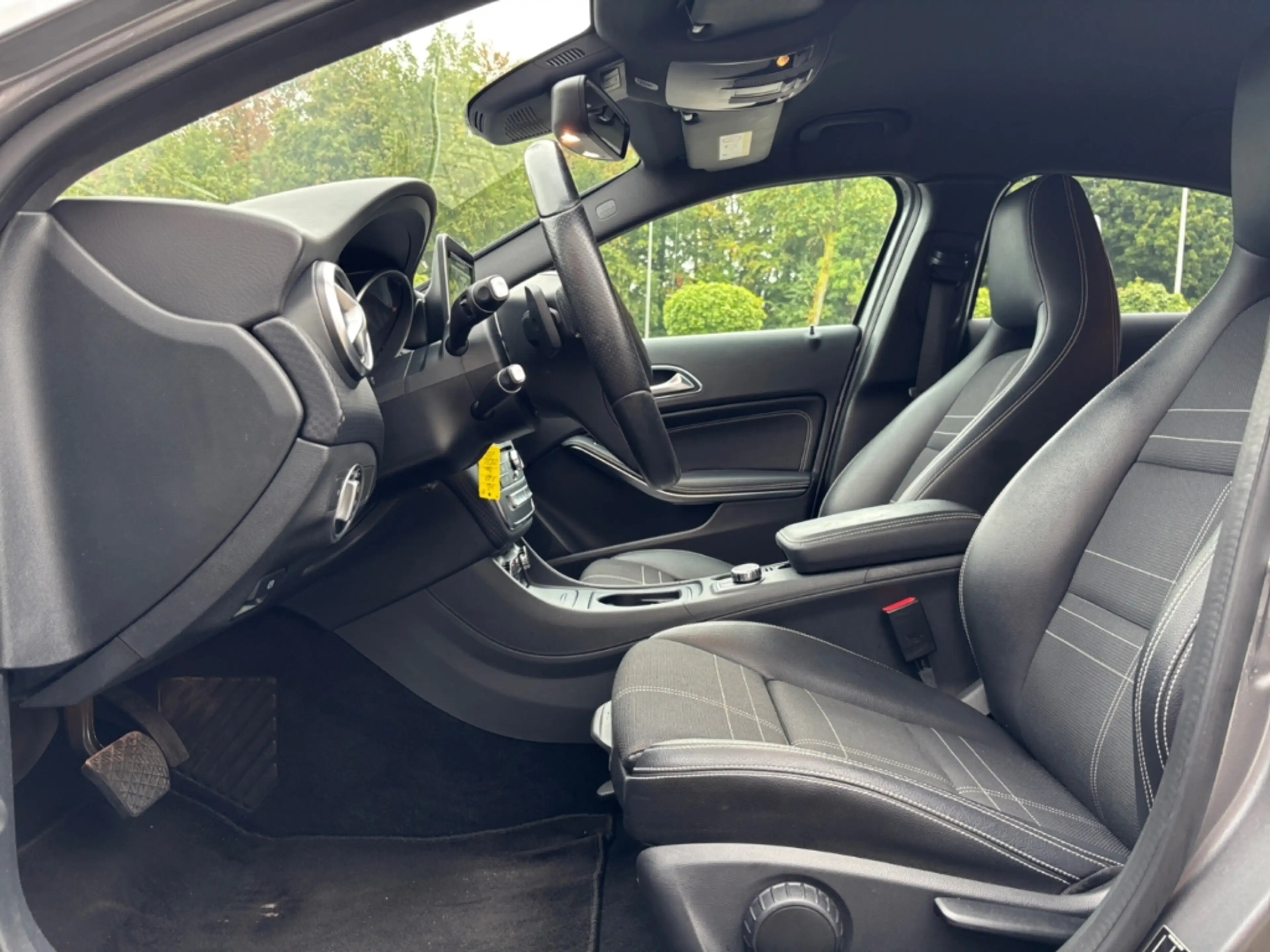 Mercedes-Benz A 200 7G-DCT Urban *LED*Sportsitze*Parktronic*CAM* — photo 13