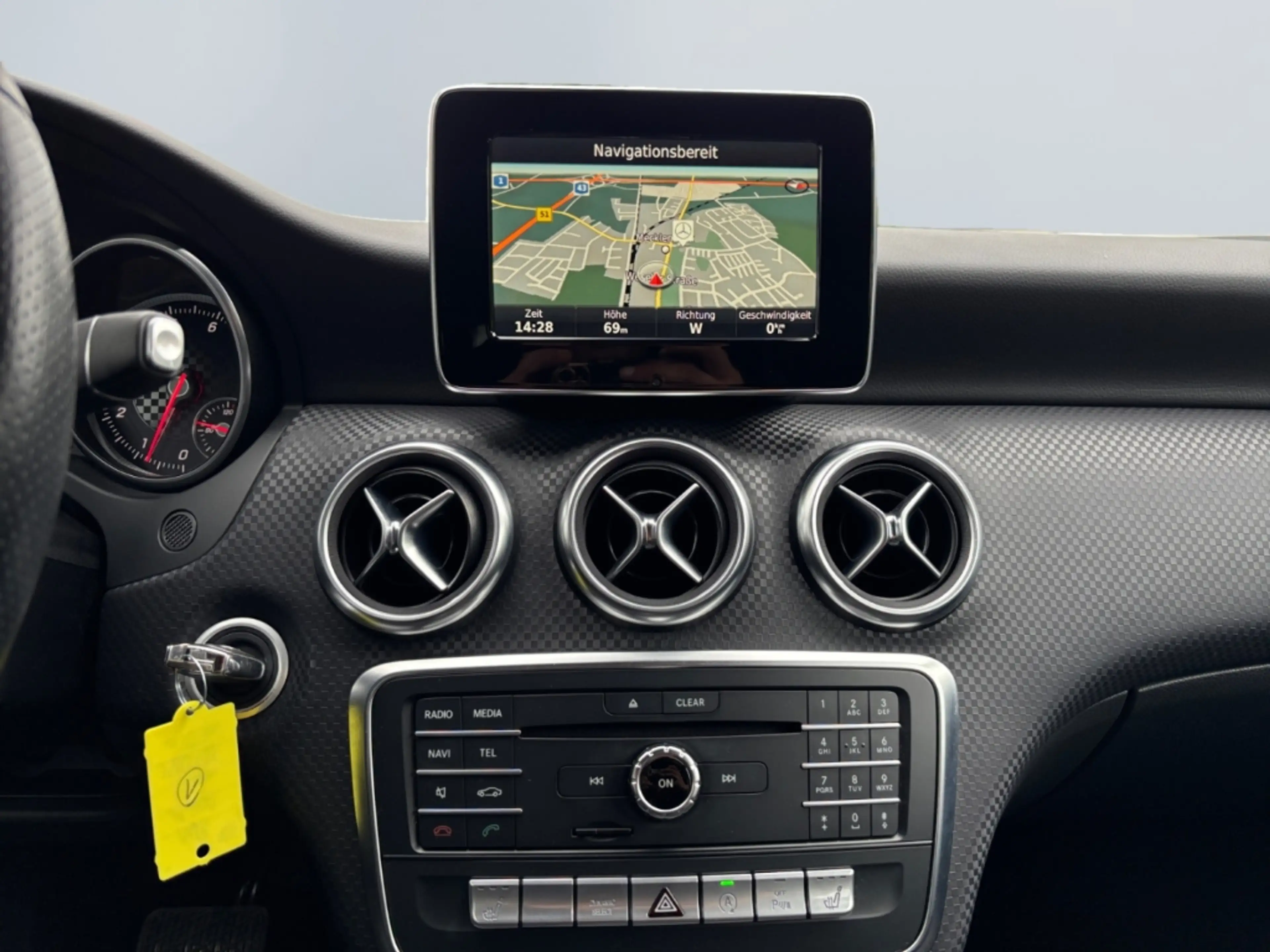 Mercedes-Benz A 200 7G-DCT Urban *LED*Sportsitze*Parktronic*CAM* — photo 15