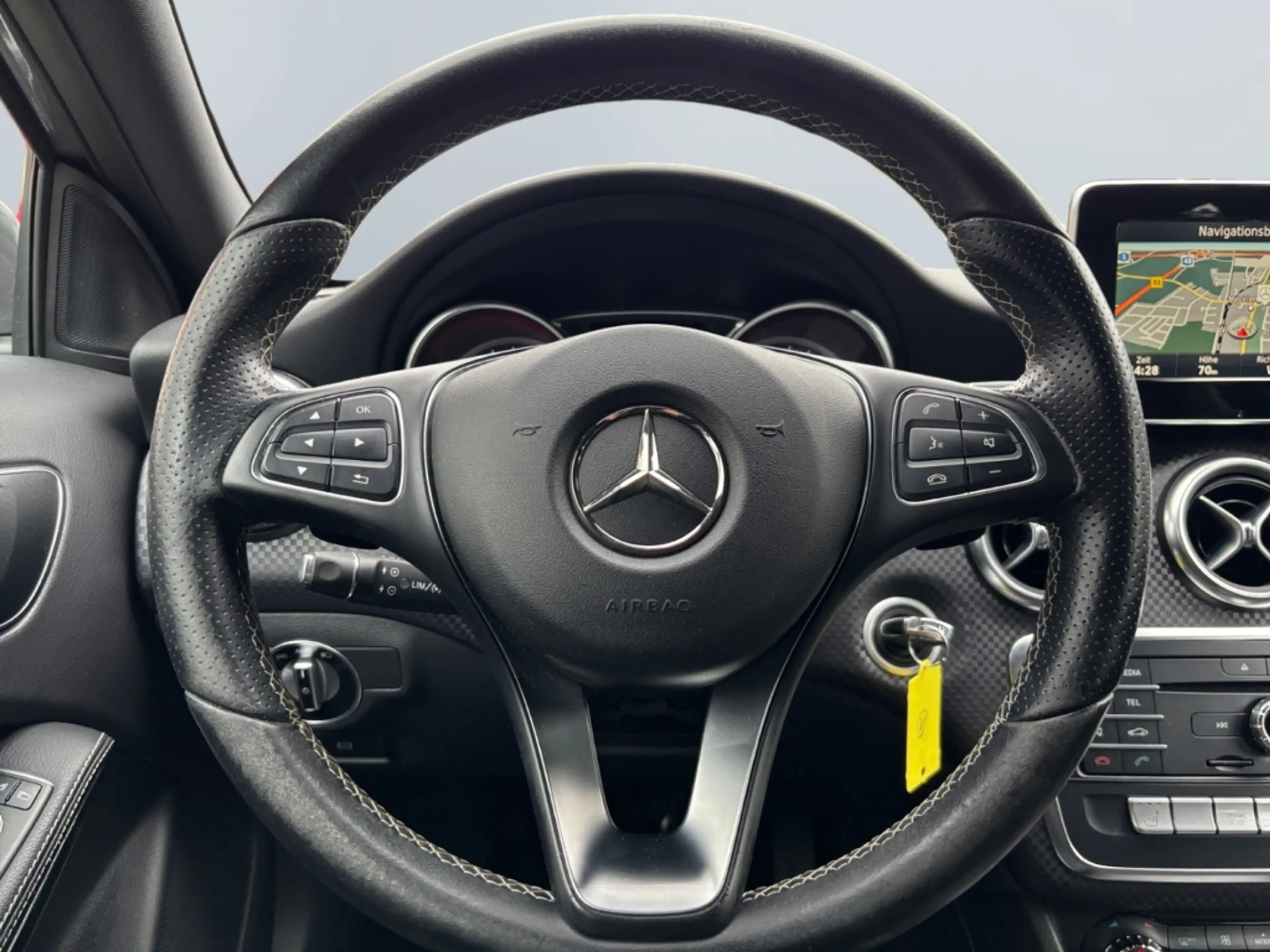 Mercedes-Benz A 200 7G-DCT Urban *LED*Sportsitze*Parktronic*CAM* — photo 12