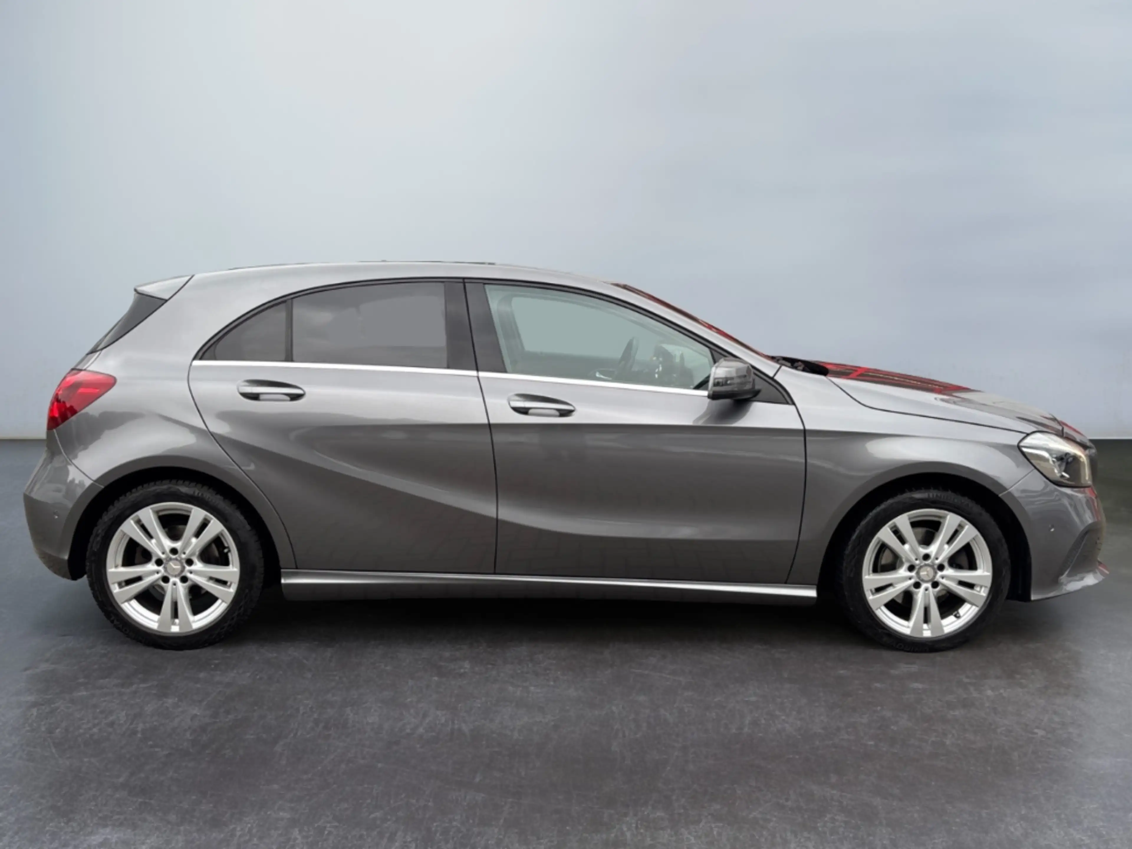 Mercedes-Benz A 200 7G-DCT Urban *LED*Sportsitze*Parktronic*CAM* — photo 10