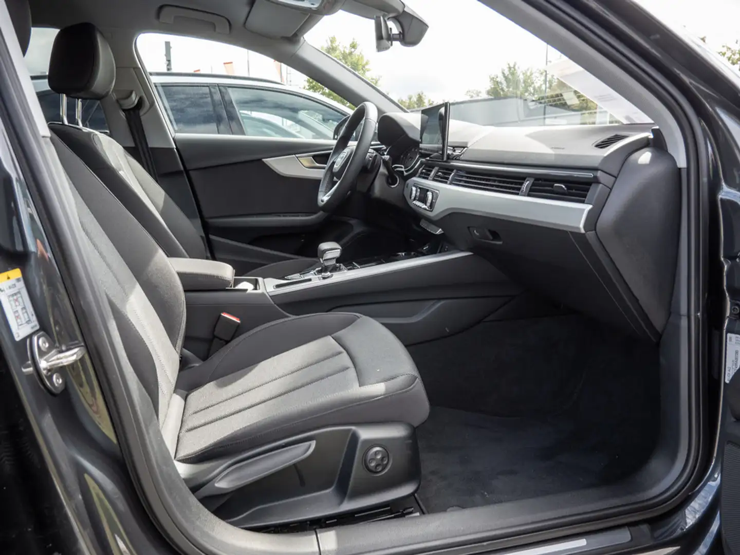 Audi A4 Avant 35 TDI KLIMA PDC SHZ NAVI ACC LED Gris - 2