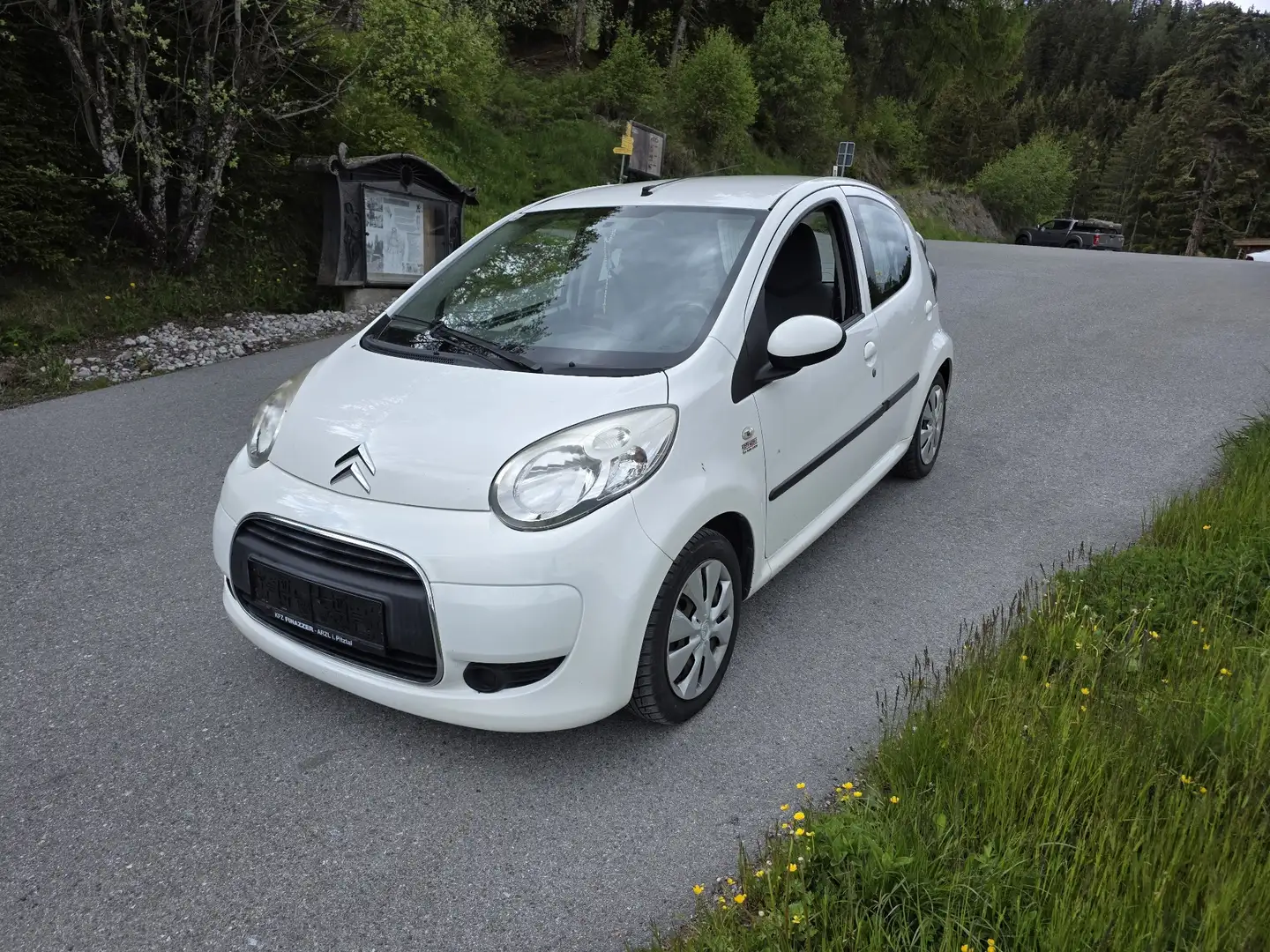 Citroen C1 1,0 Attraction Weiß - 1