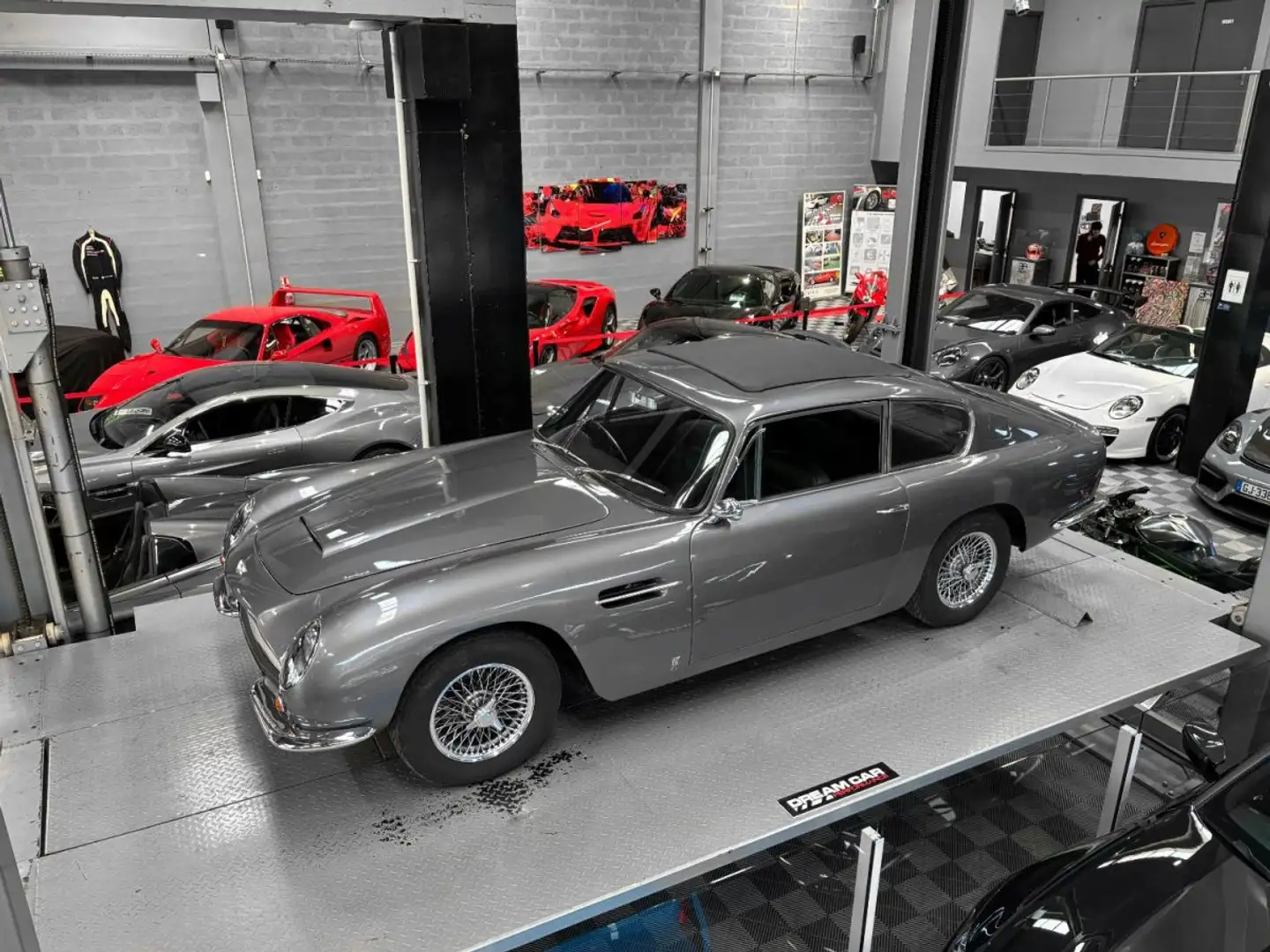 Aston Martin DB Mk1 – 4.0L ZF 5 Restaurée Grau - 1