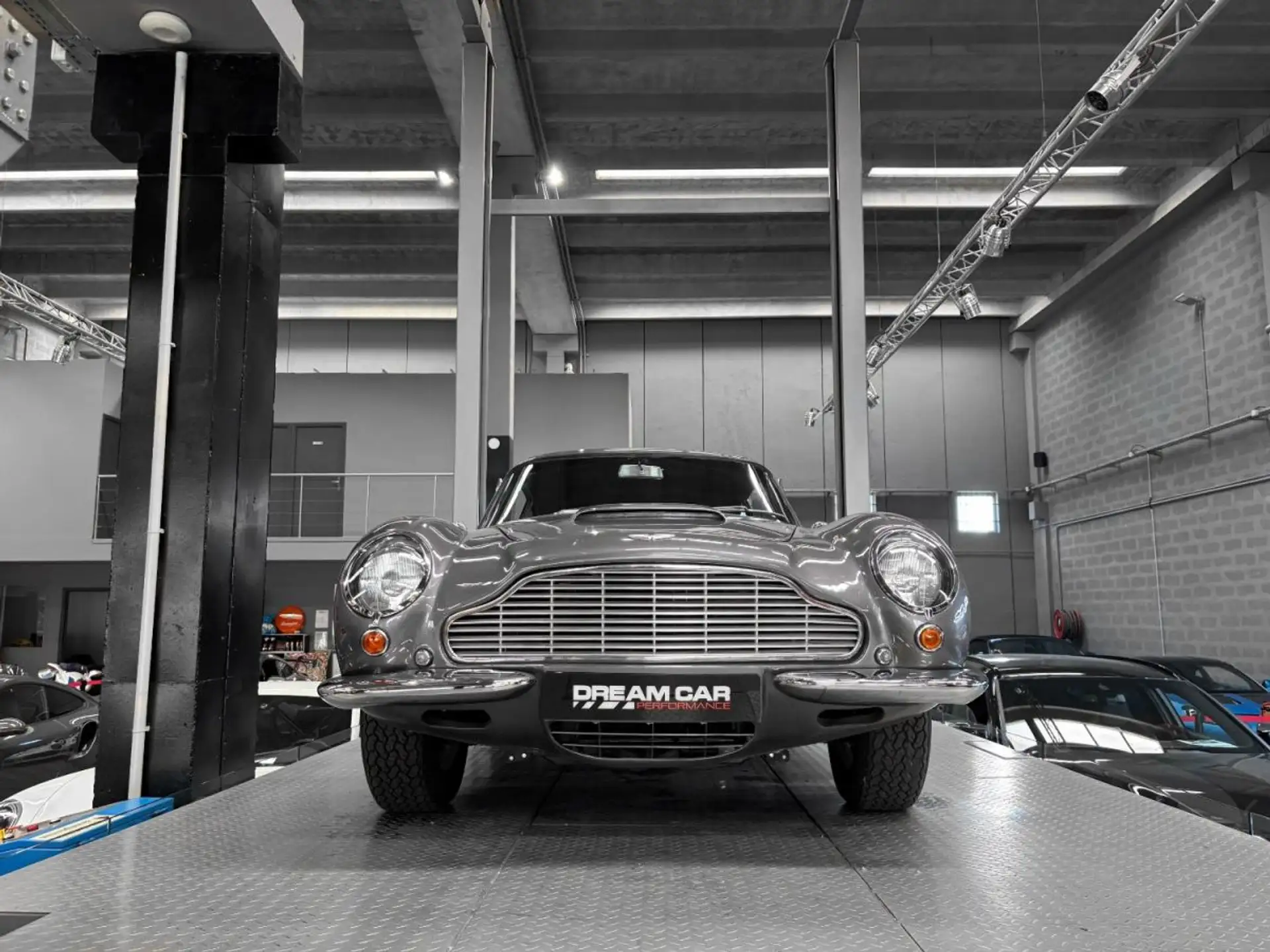 애스턴마틴 DB6 Mk1 1967 1967 회색 사진 5
