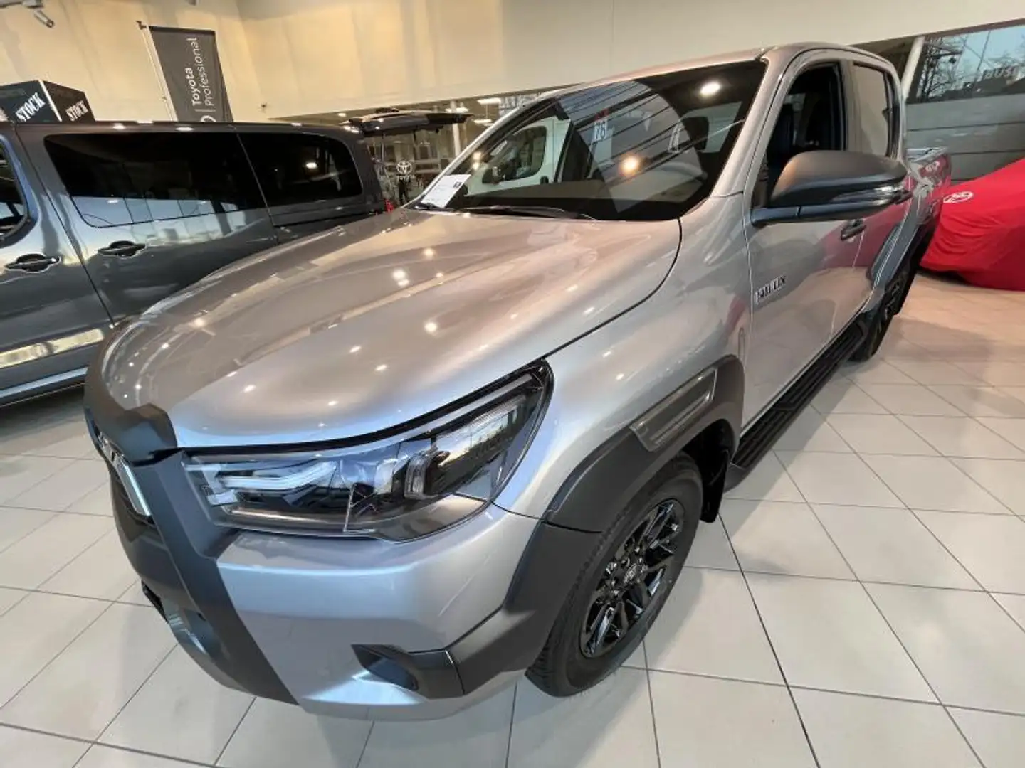 Toyota Hilux Invincible Gris - 1