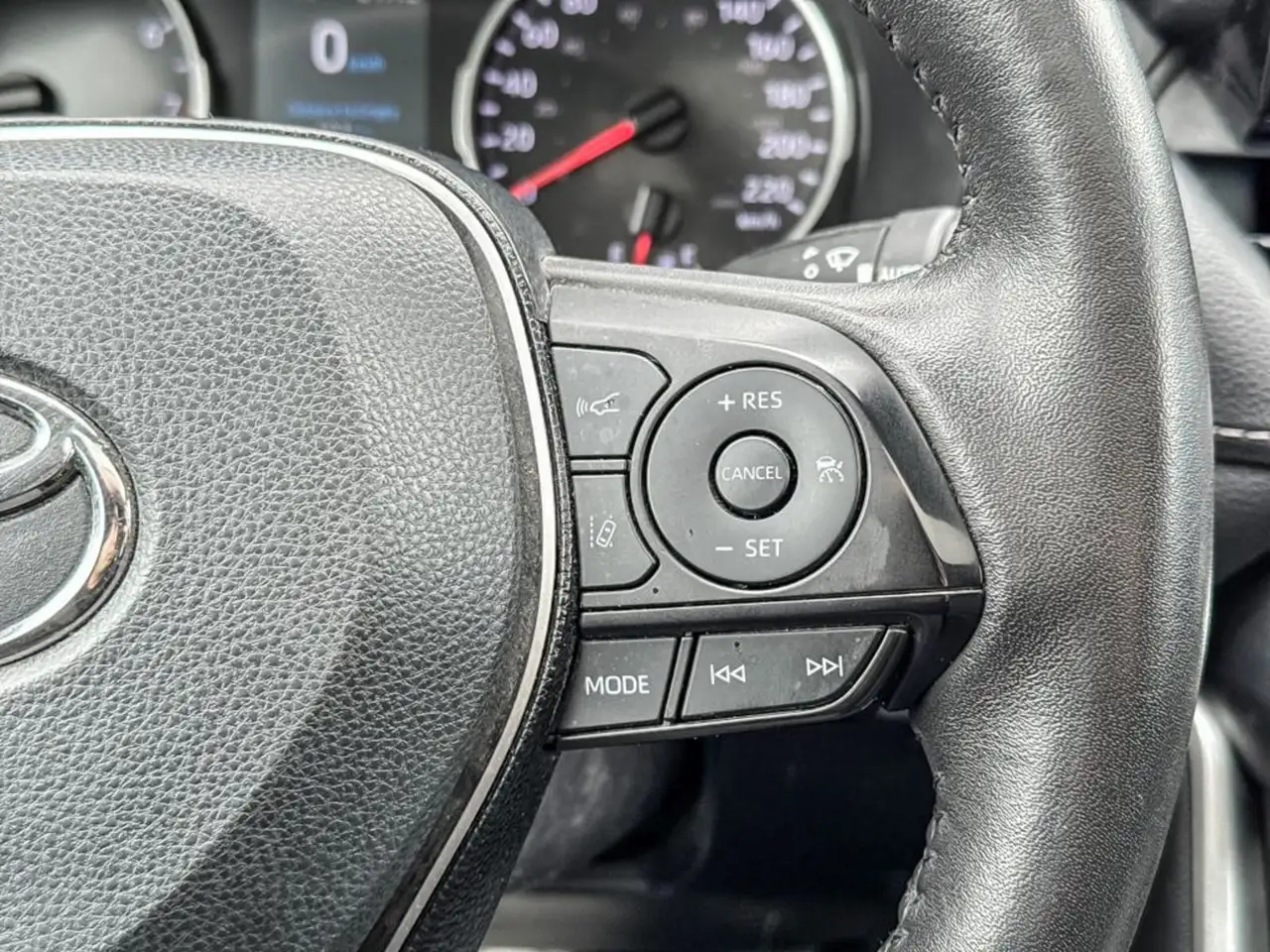 Toyota RAV 4 снимка Toyota RAV 4