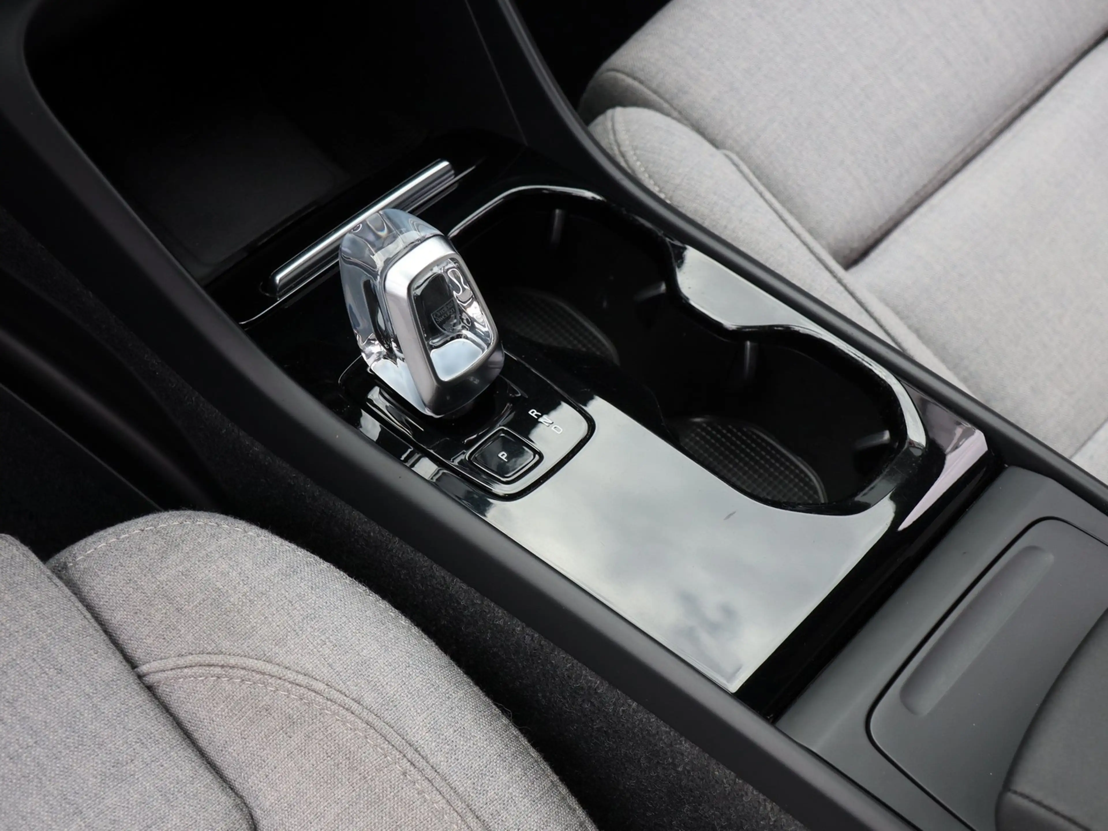 Volvo XC40 Plus Recharge Pure Electric Lenkradheizung Soun... — photo 10