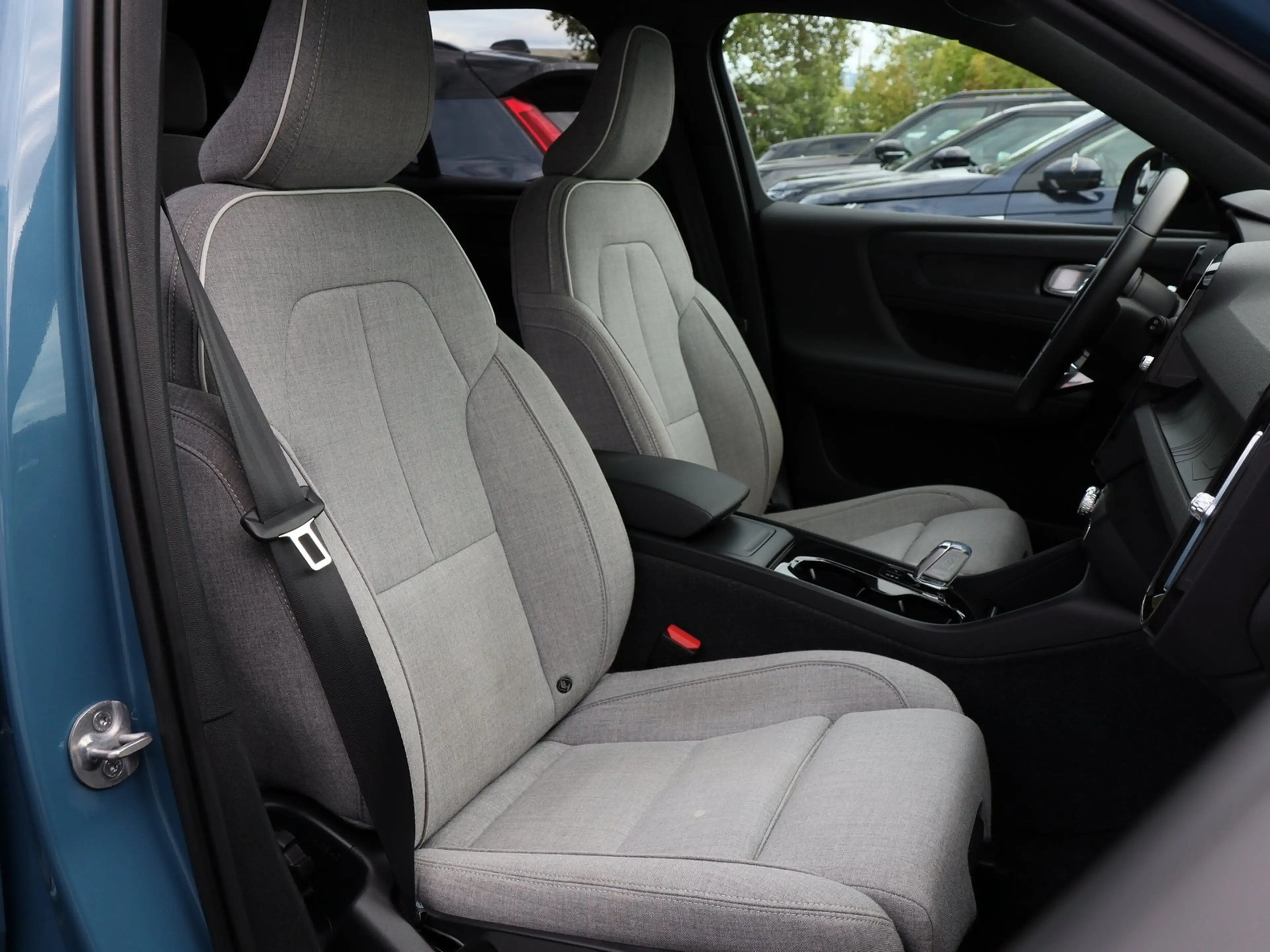 Volvo XC40 Plus Recharge Pure Electric Lenkradheizung Soun... — photo 6