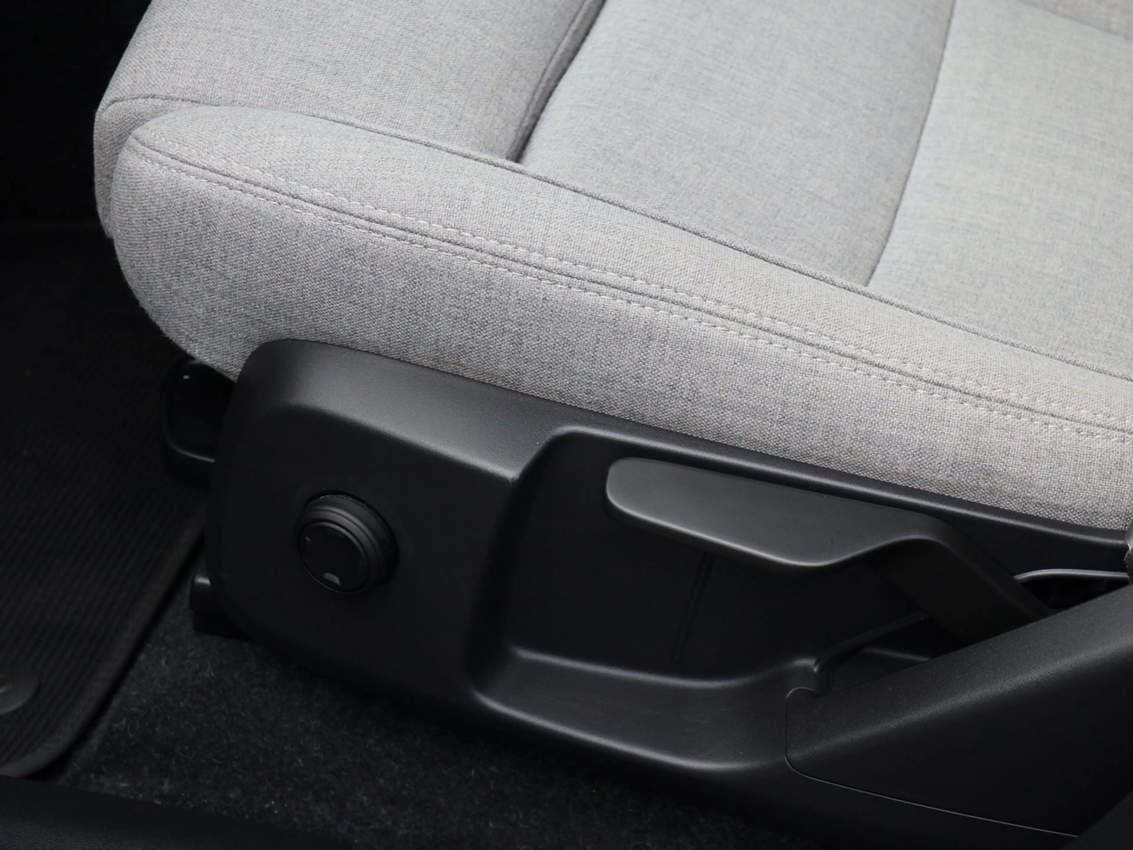 Volvo XC40 Plus Recharge Pure Electric Lenkradheizung Soun... — photo 13