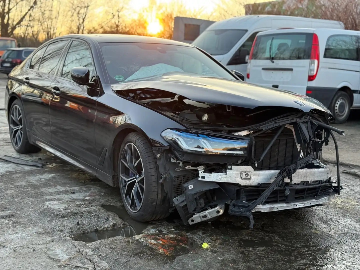 BMW 550 i xDrive*Massage*Schiebedach*Aerodynamik* Schwarz - 1