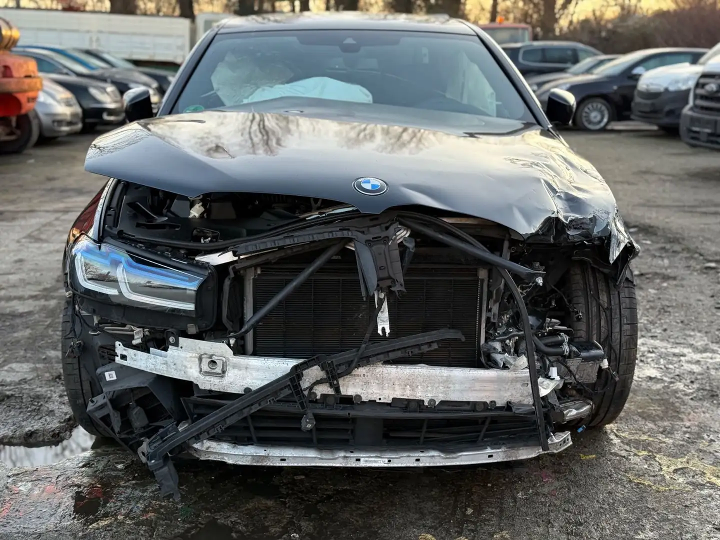 BMW 550 i xDrive*Massage*Schiebedach*Aerodynamik* Schwarz - 2