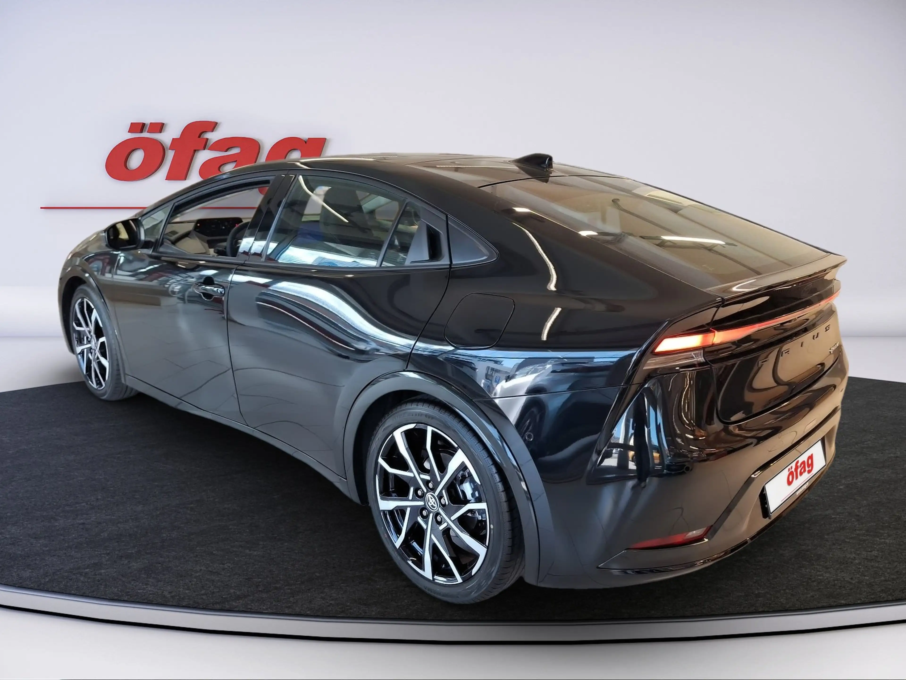 Toyota Prius 2.0 VVT-i Plug-in Hybrid PHEV 13.3kWh — photo 4