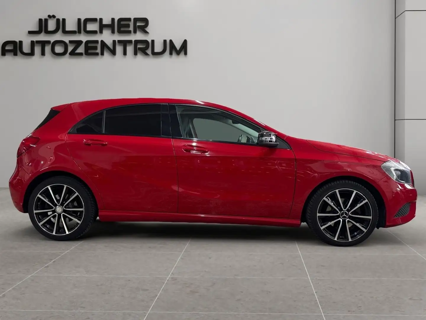 Mercedes-Benz A 220 CDI / d BlueEfficiency Aut., Allwetterreif Rood - 2