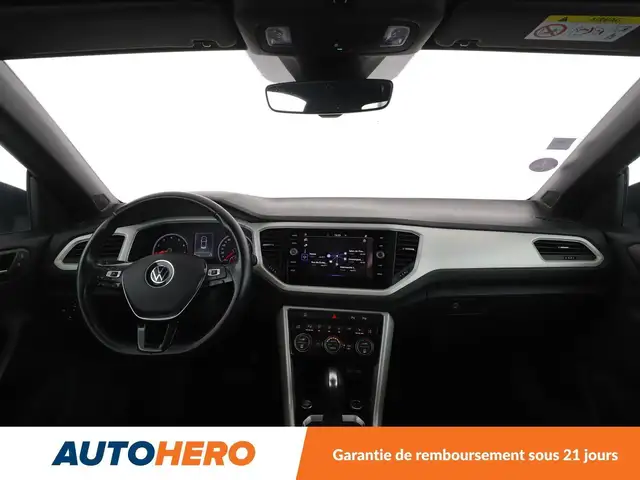 Volkswagen T-Roc view 11