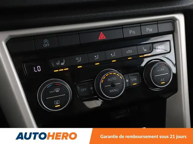 Volkswagen T-Roc view 29