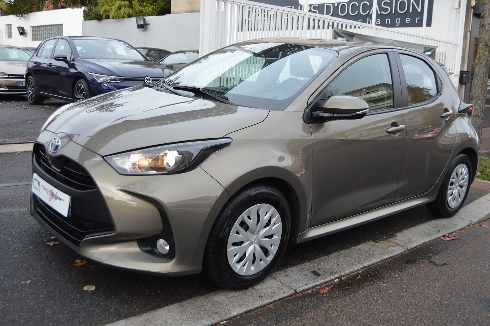 Toyota Yaris 116H DYNAMIC BUSINESS 5P + PROGRAMME BEYOND ZERO ACADEMY MY22 Bronze - 1