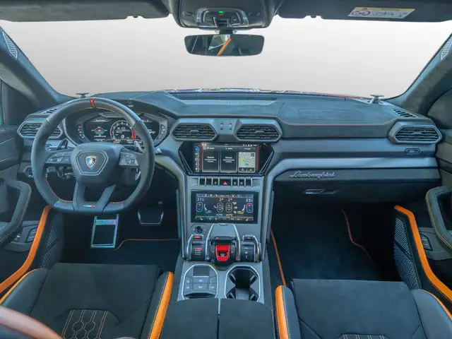 Lamborghini Urus view 5