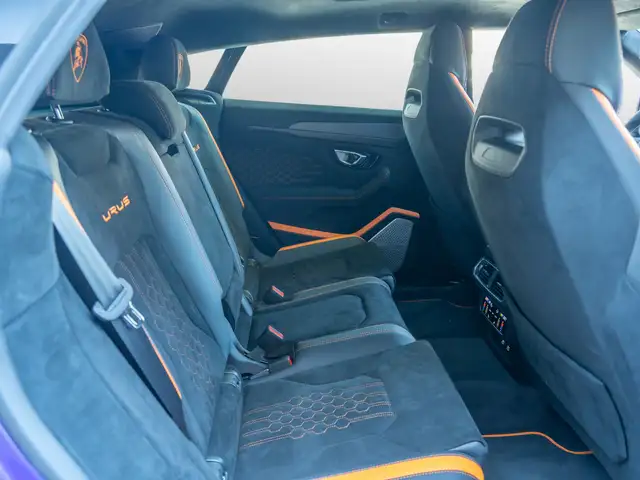 Lamborghini Urus view 6