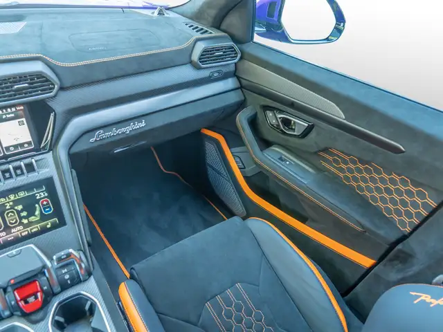 Lamborghini Urus view 11