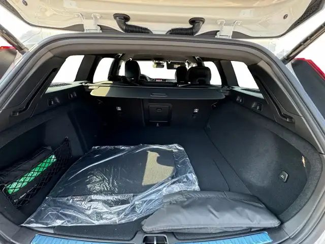 Volvo V60 Plus, B4 Mild Hybrid, Benzin, Dark Ansicht 9