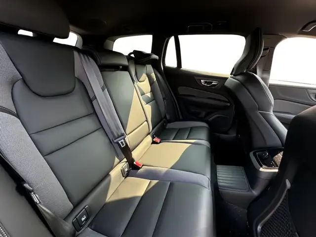 Volvo V60 Plus, B4 Mild Hybrid, Benzin, Dark Ansicht 12