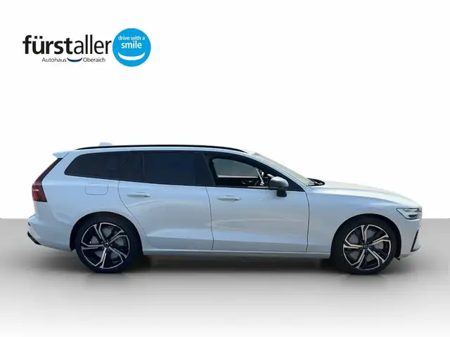 Volvo V60 Plus, B4 Mild Hybrid, Benzin, Dark Ansicht 4