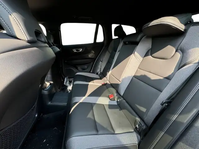 Volvo V60 Plus, B4 Mild Hybrid, Benzin, Dark Ansicht 19