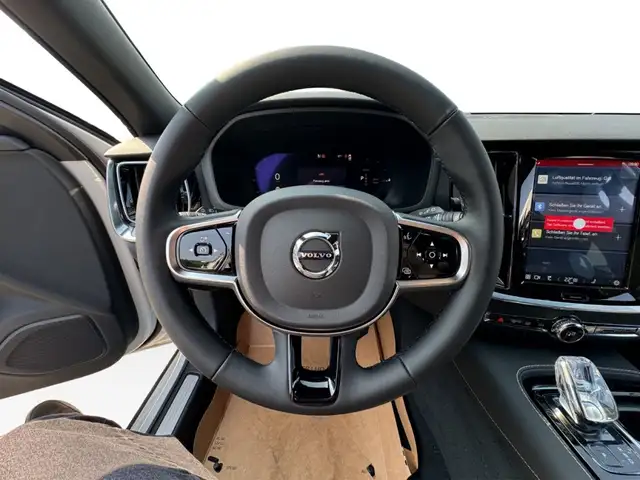 Volvo V60 Plus, B4 Mild Hybrid, Benzin, Dark Ansicht 18