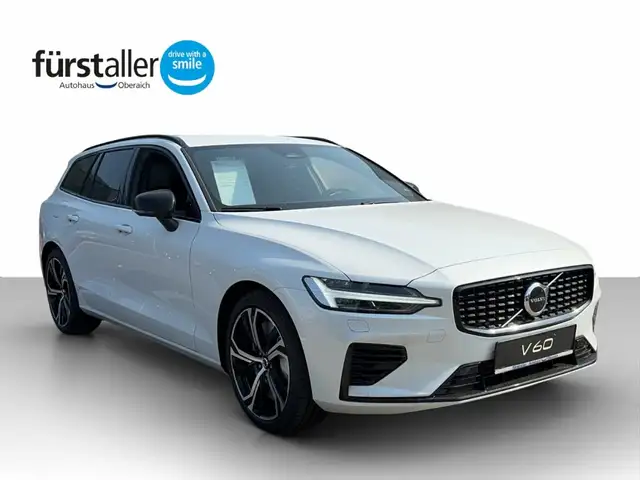 Volvo V60 Plus, B4 Mild Hybrid, Benzin, Dark Ansicht 3